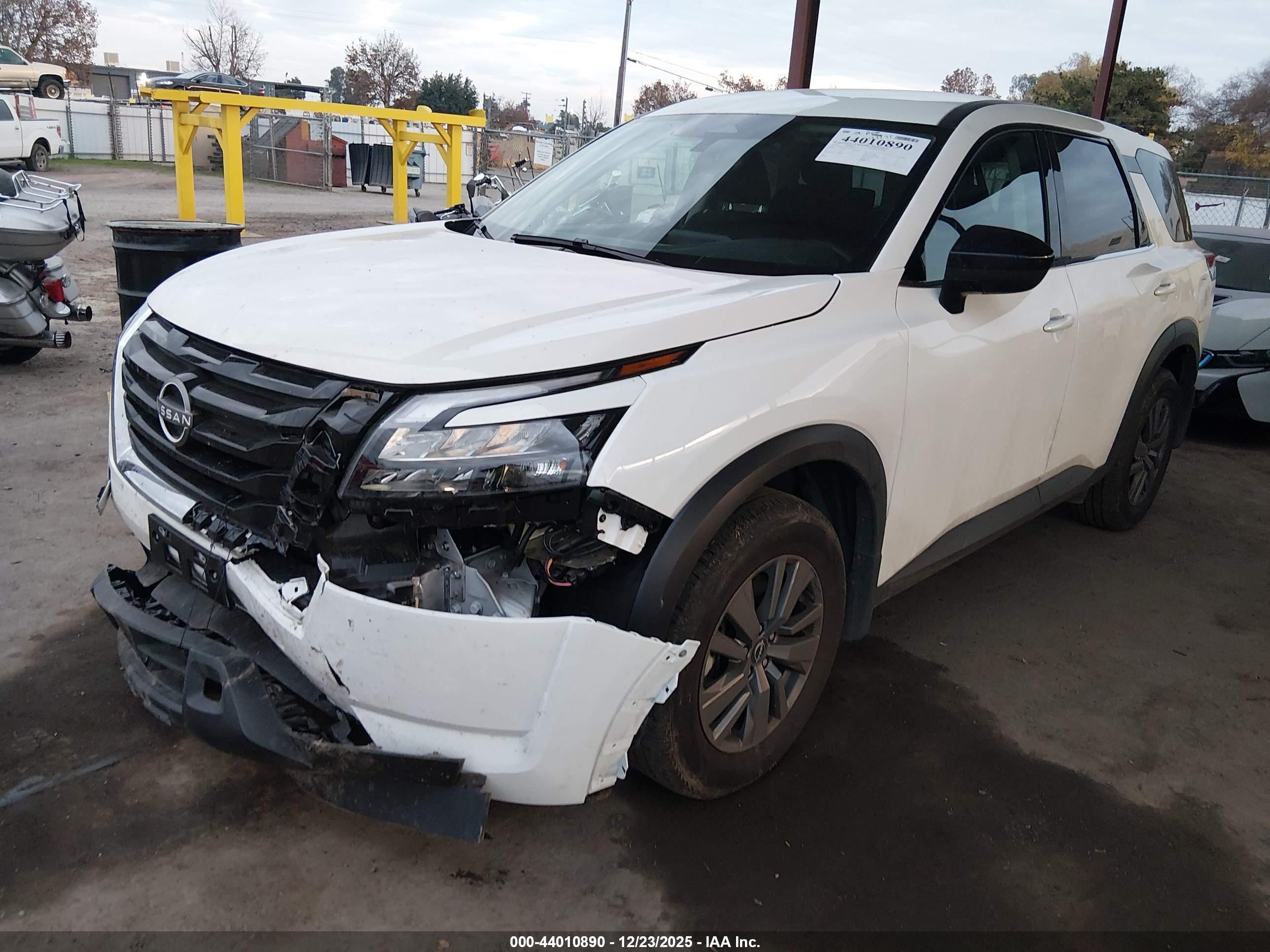 NISSAN PATHFINDER image 2