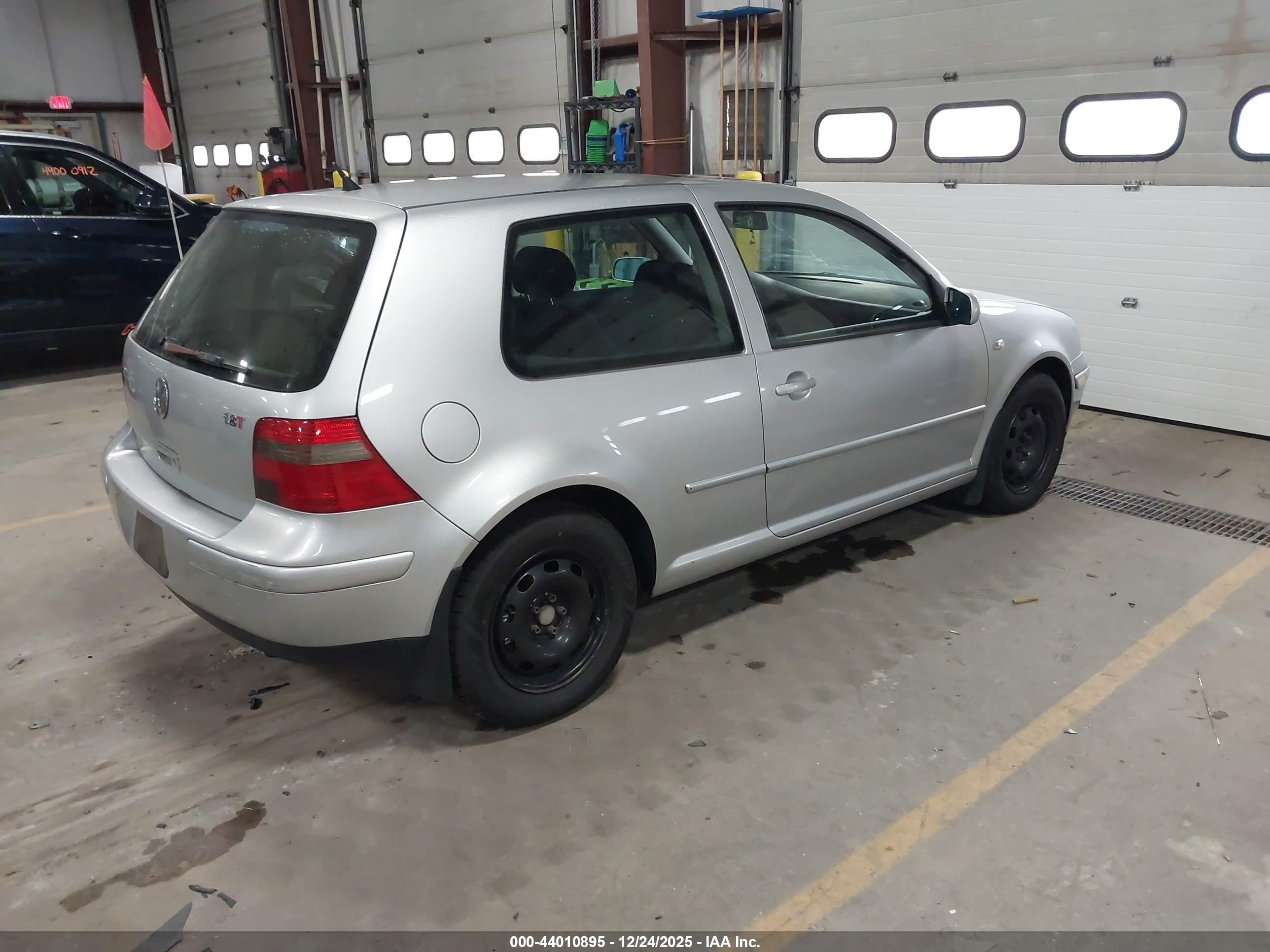 VOLKSWAGEN GTI image 4