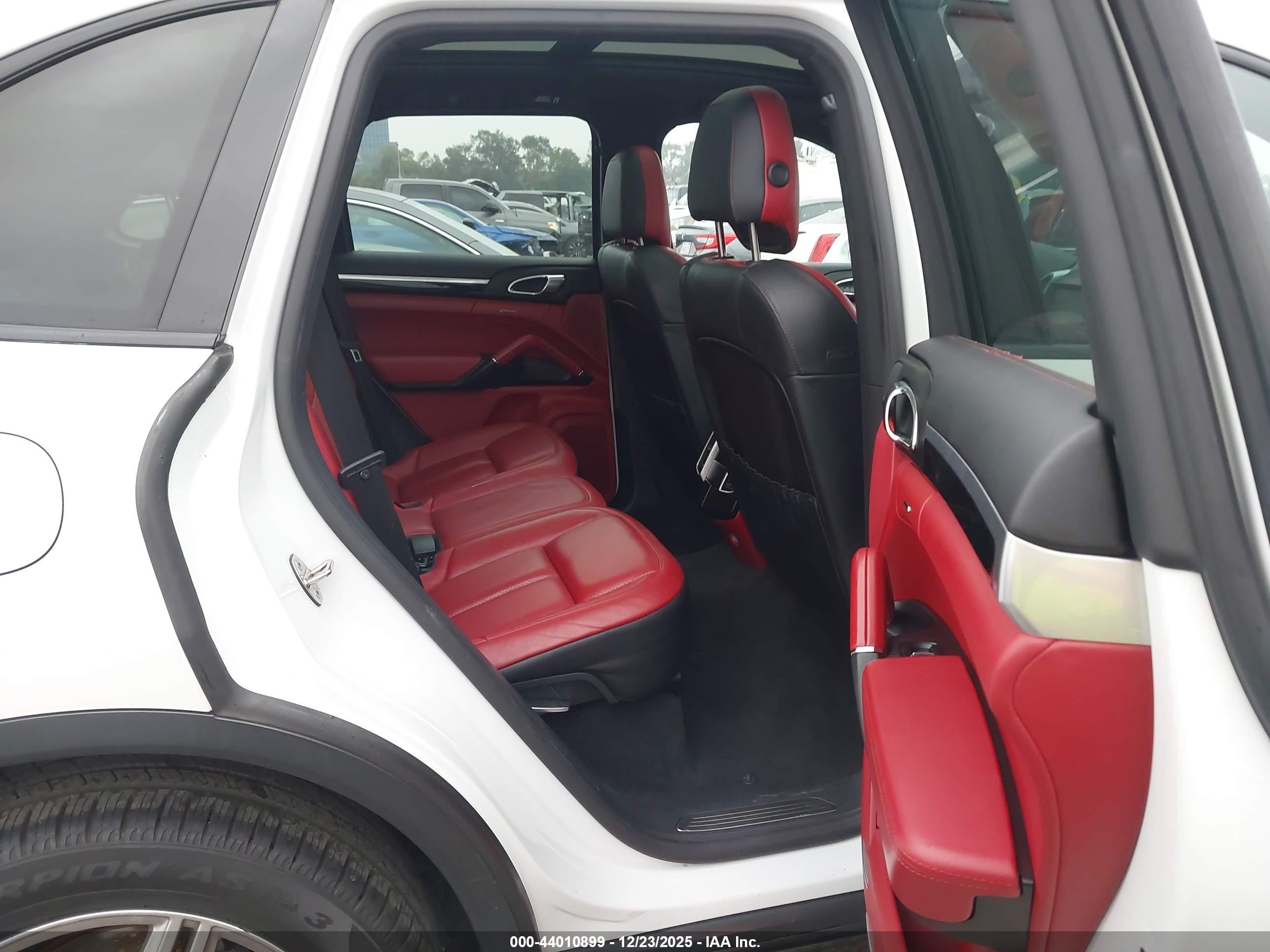 PORSCHE CAYENNE image 8