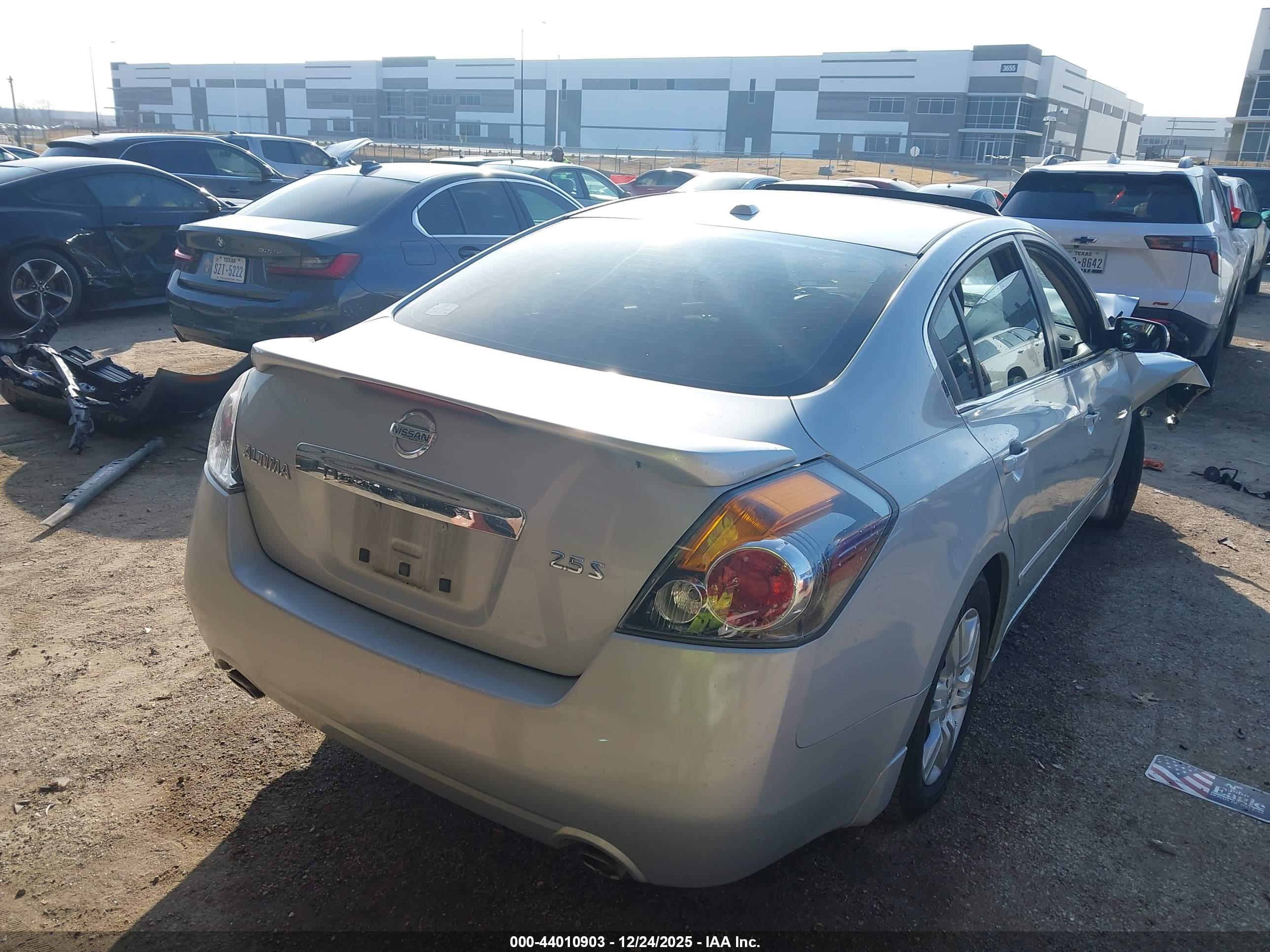 NISSAN ALTIMA image 4