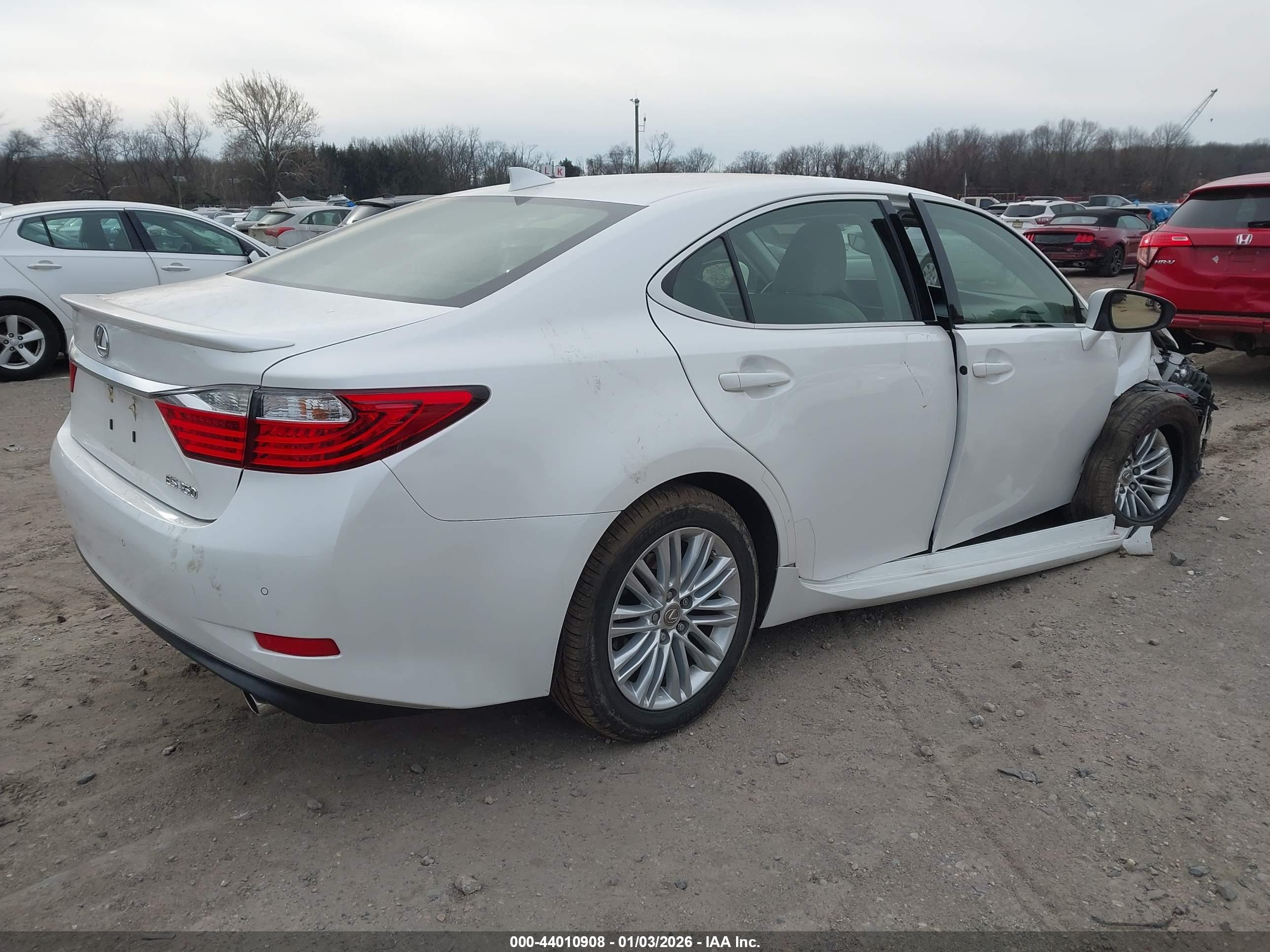 LEXUS ES image 4