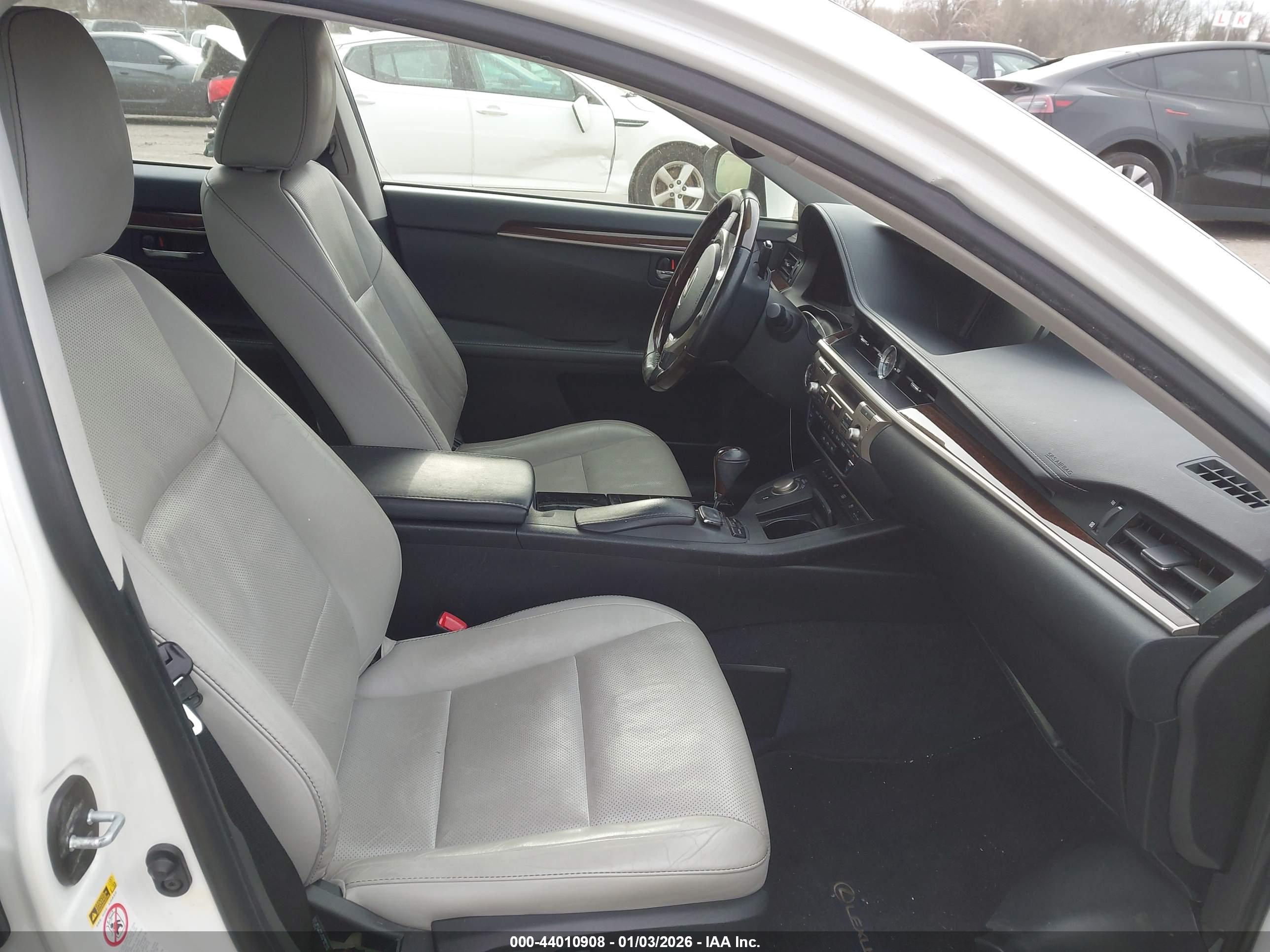 LEXUS ES image 5