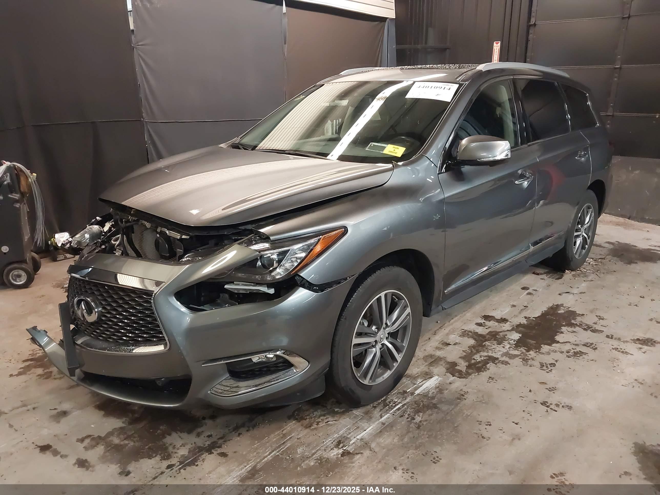 INFINITI QX60 image 2