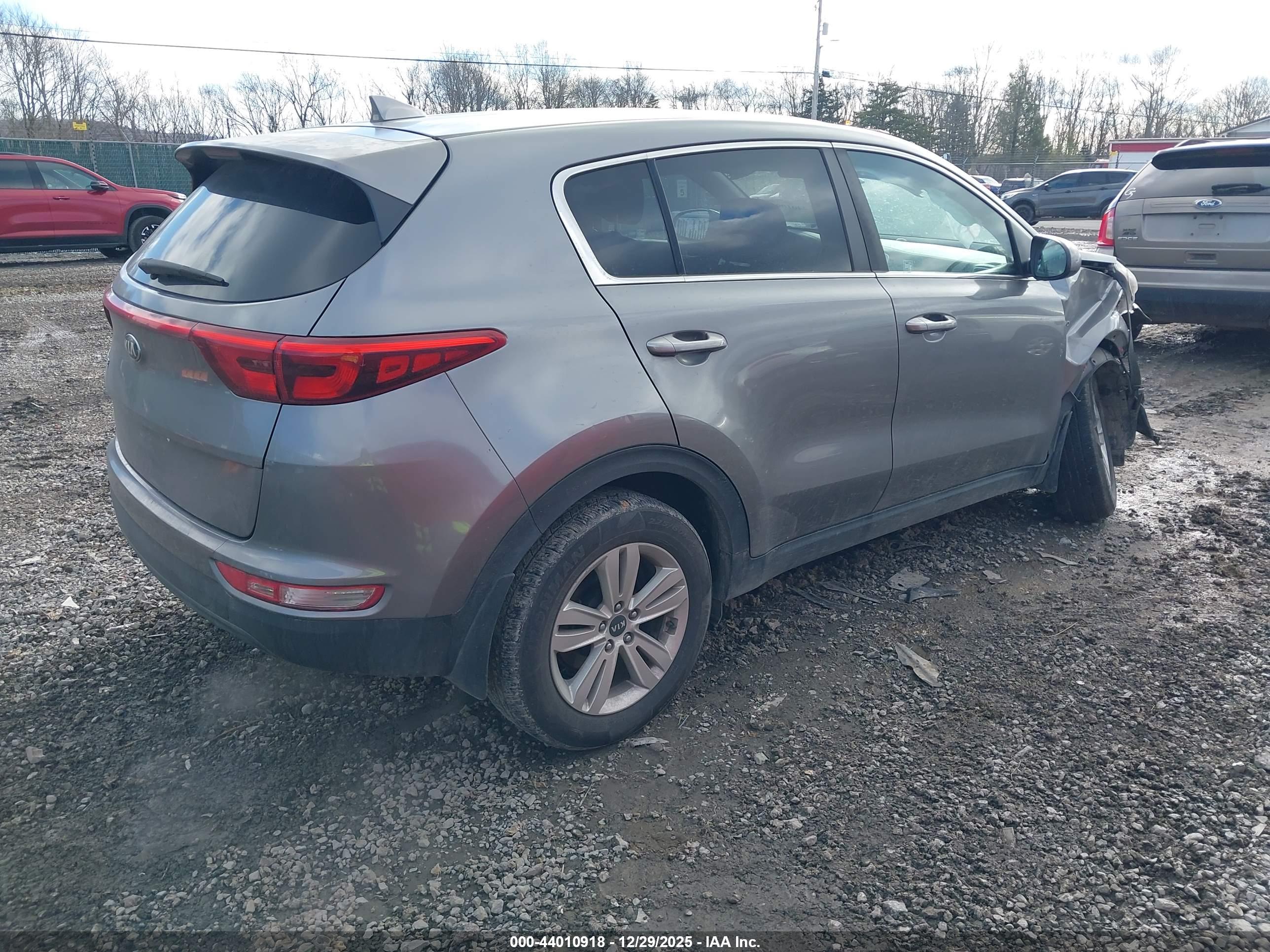 KIA SPORTAGE image 4