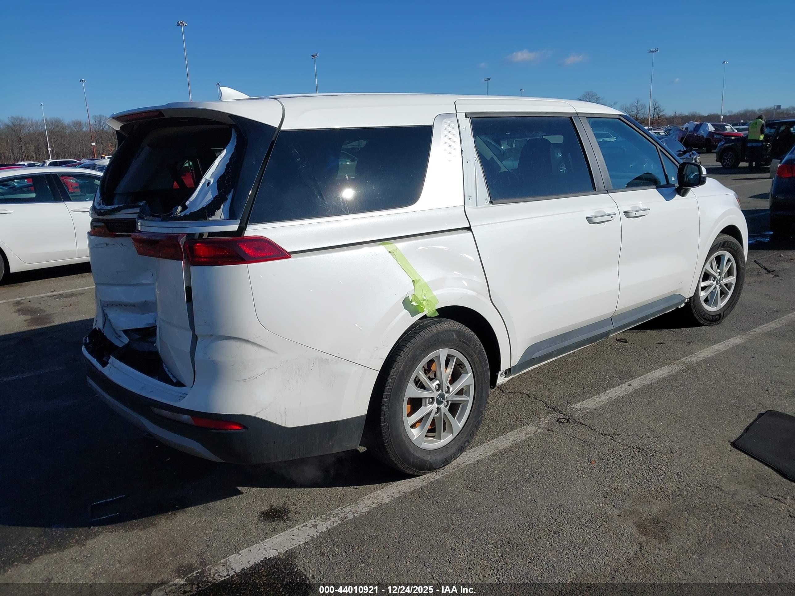 KIA CARNIVAL image 4