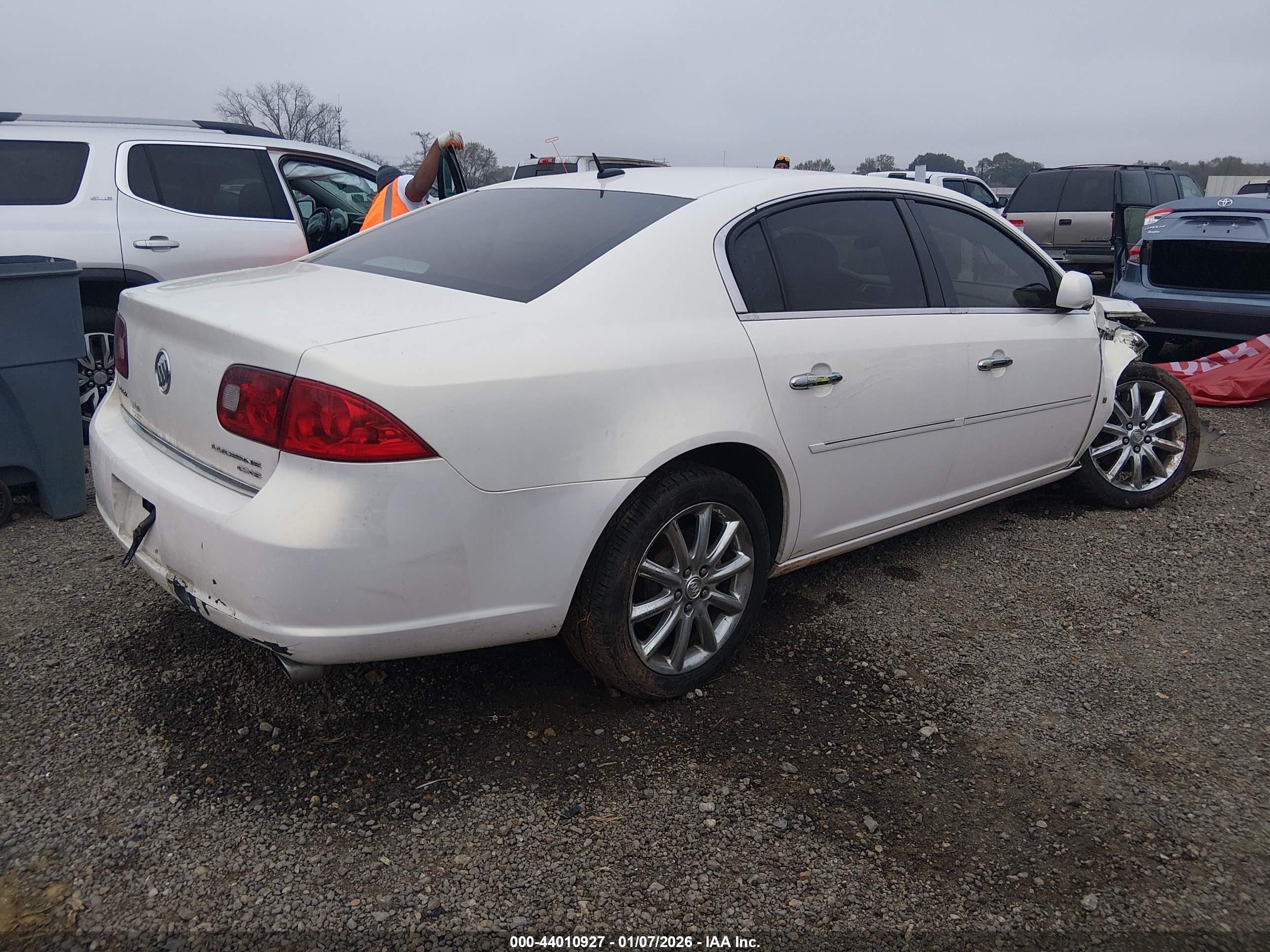 BUICK LUCERNE image 4