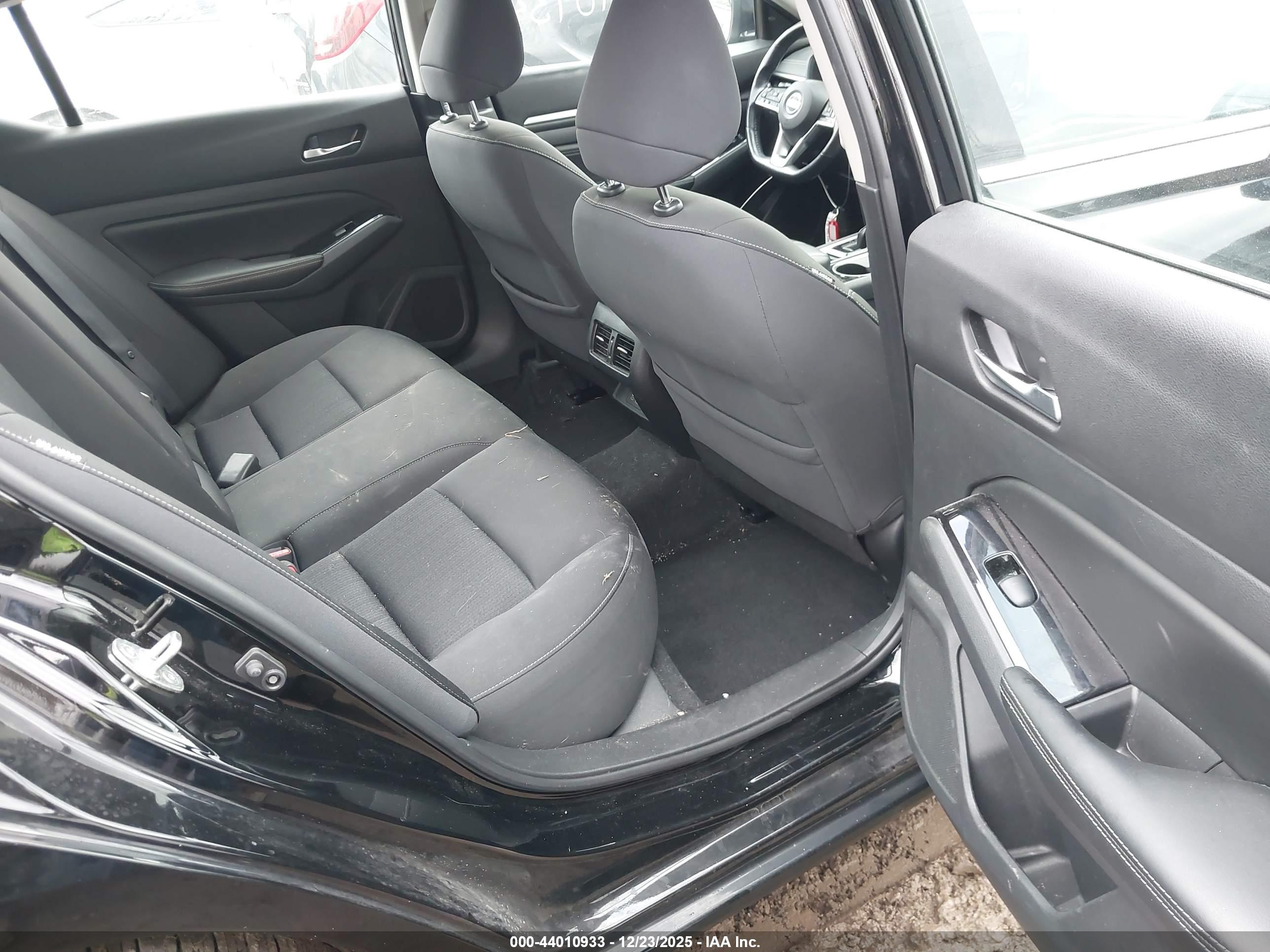 NISSAN ALTIMA image 8