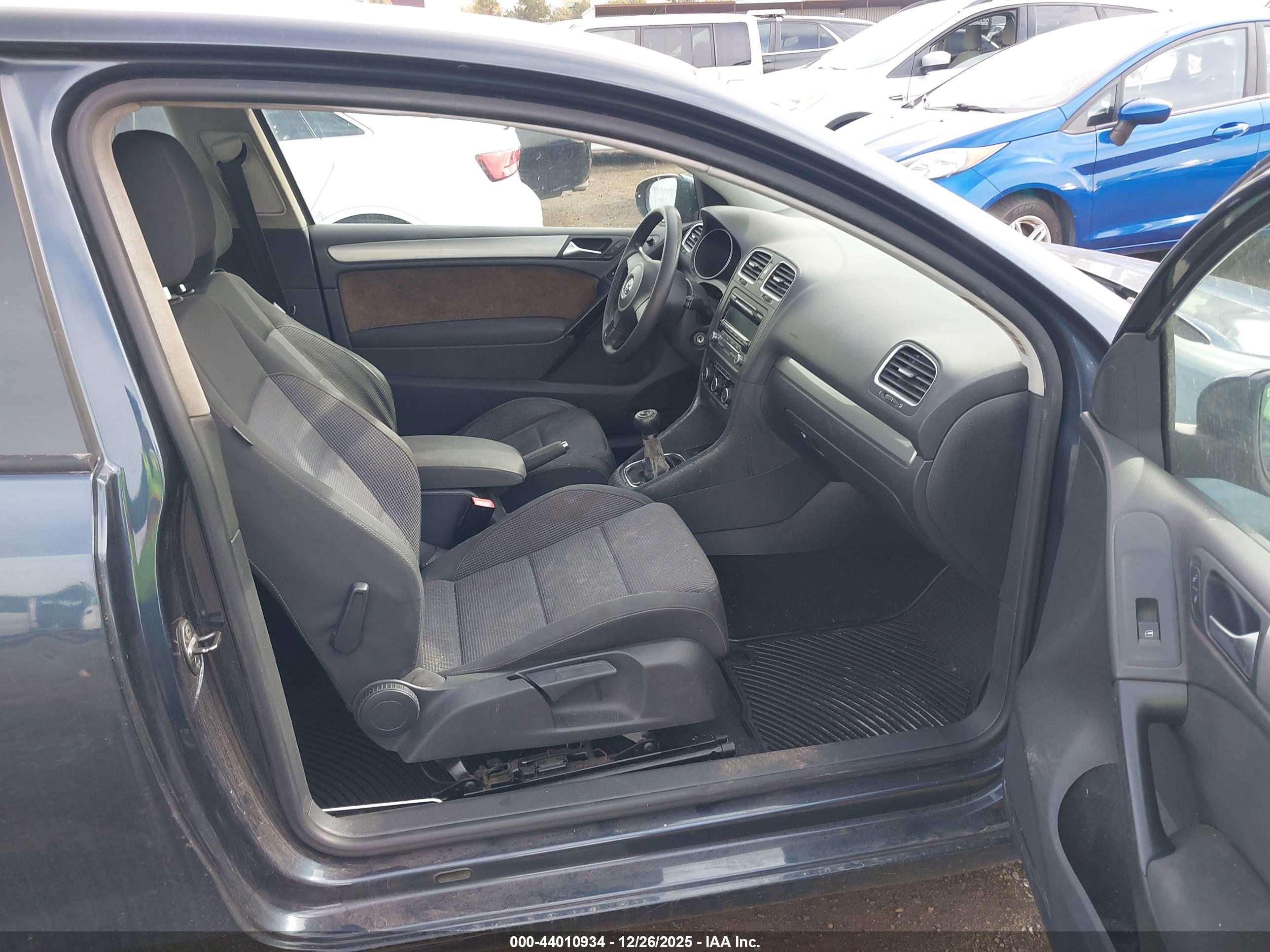 VOLKSWAGEN GOLF image 5