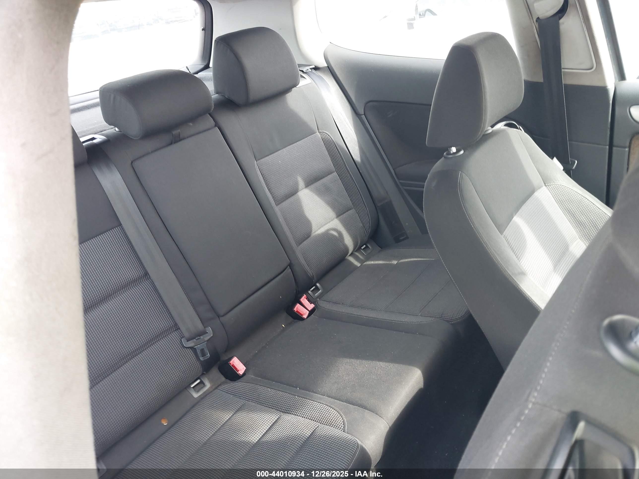 VOLKSWAGEN GOLF image 8