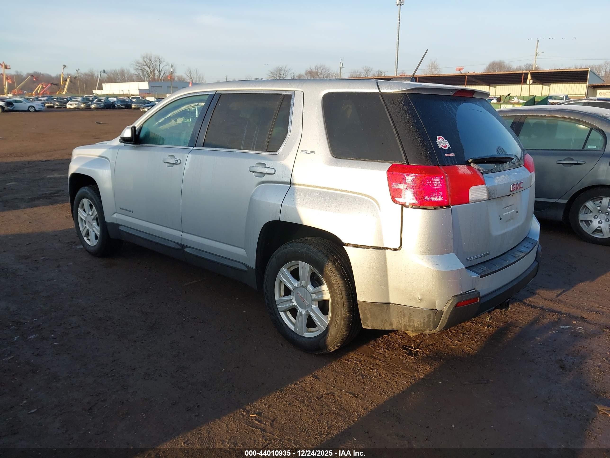 GMC TERRAIN image 3