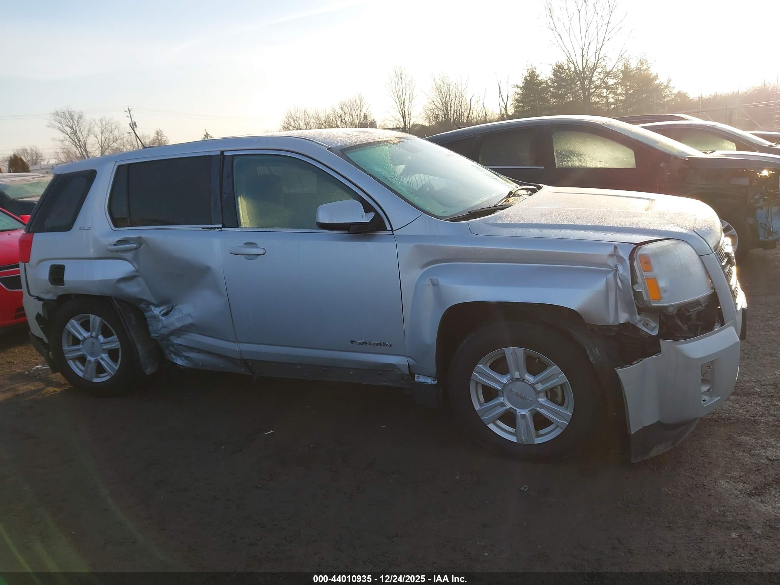 GMC TERRAIN image 6