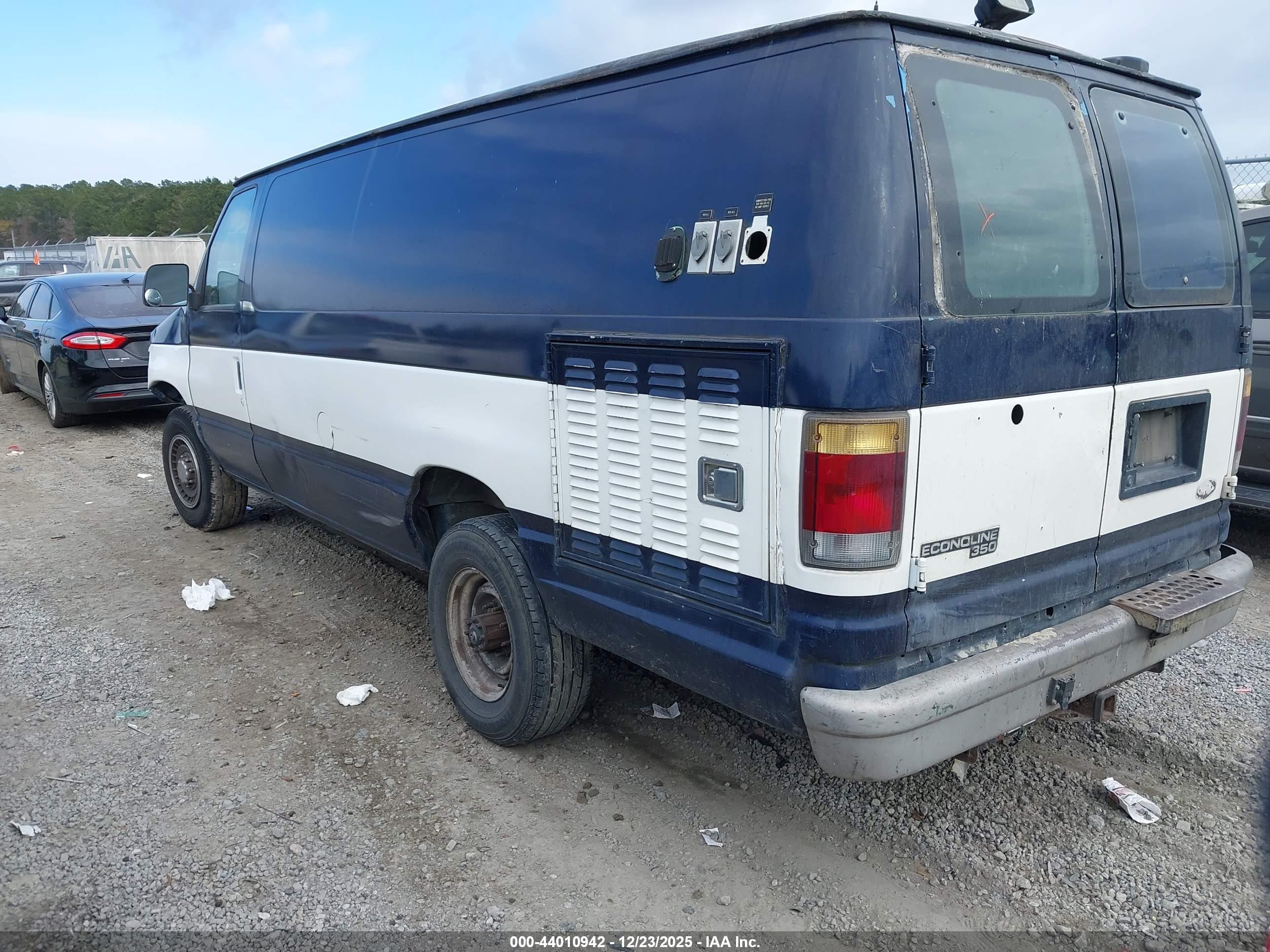 FORD ECONOLINE image 3