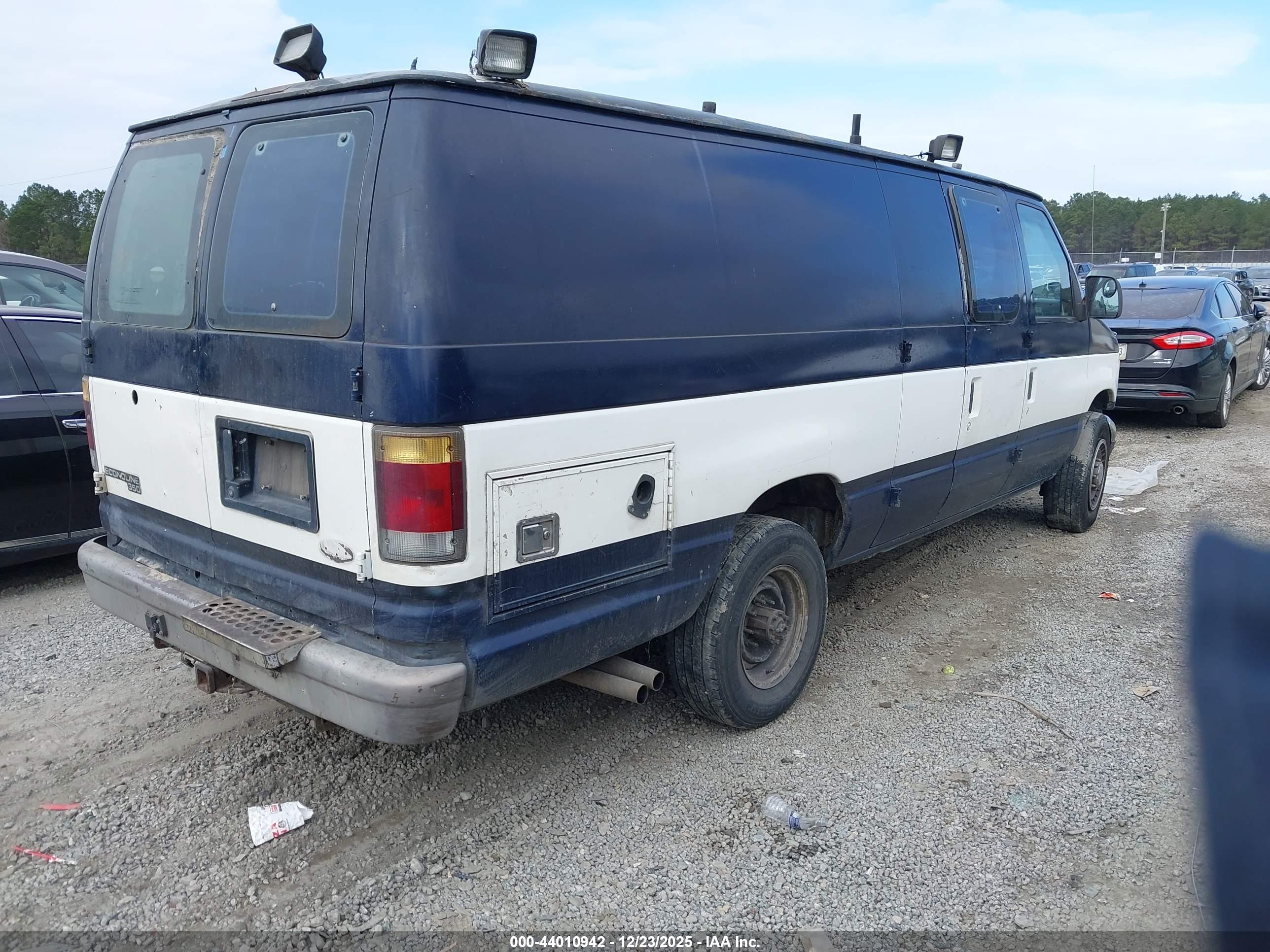 FORD ECONOLINE image 4