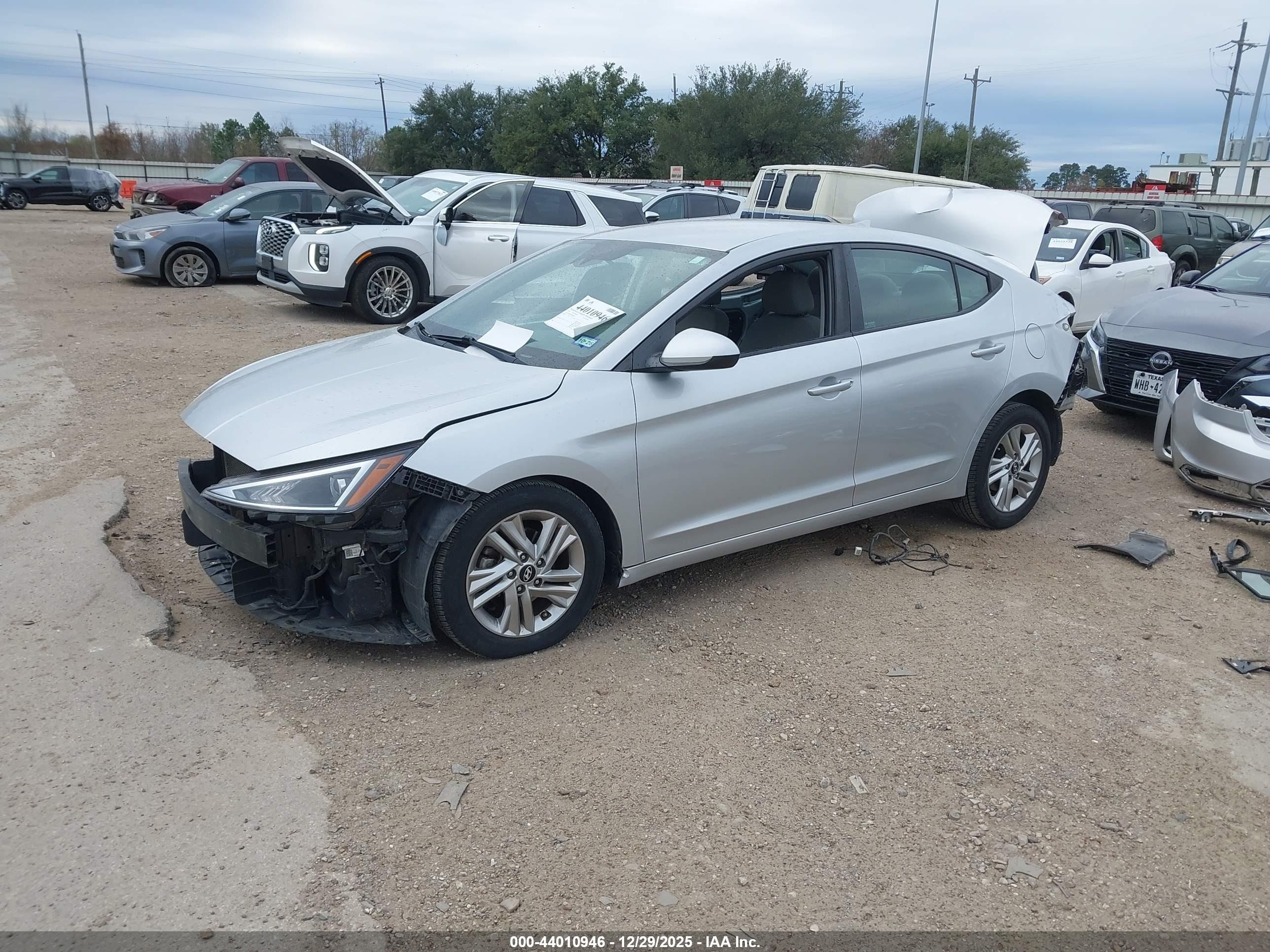 HYUNDAI ELANTRA image 2