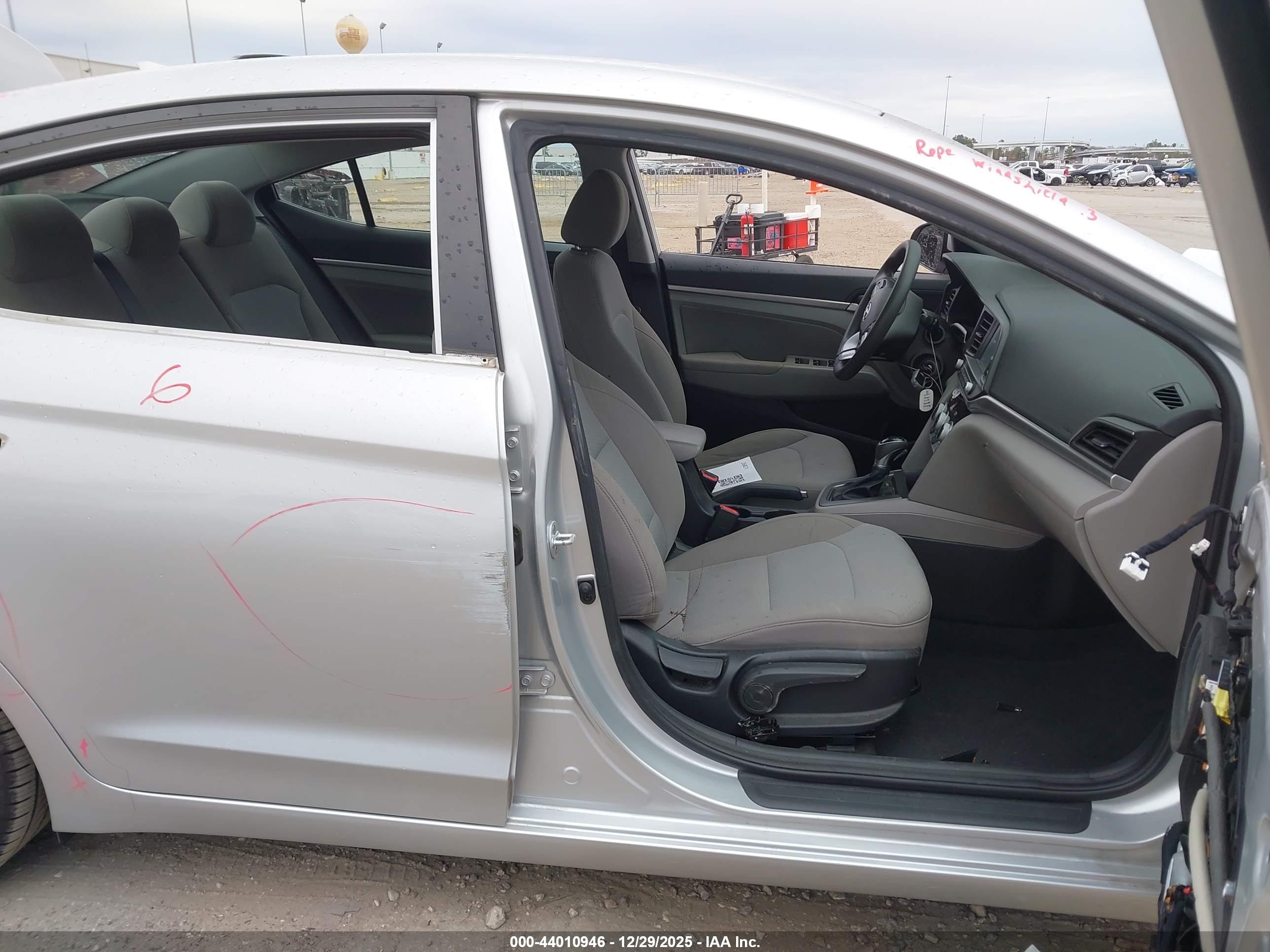HYUNDAI ELANTRA image 5