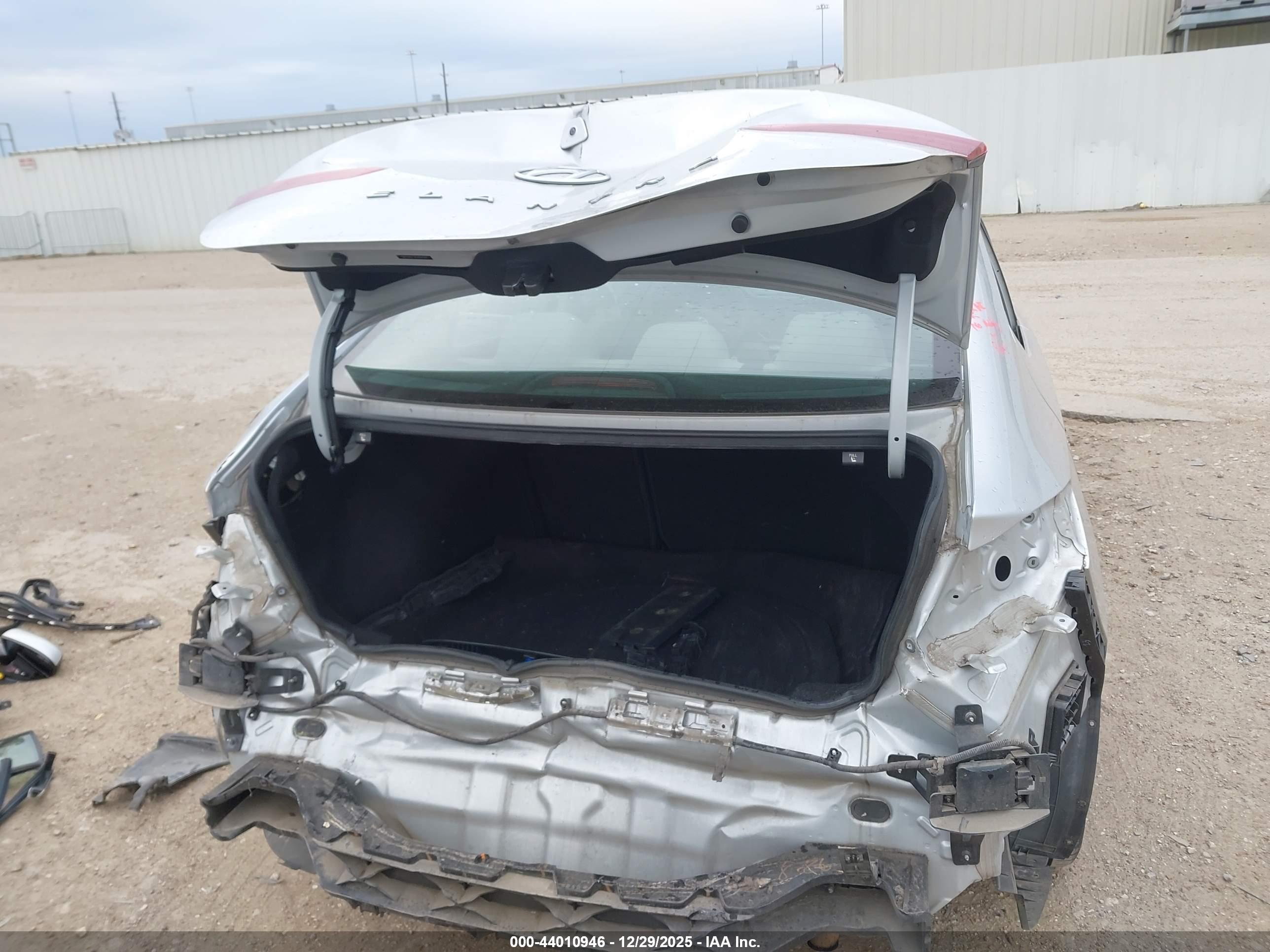 HYUNDAI ELANTRA image 6