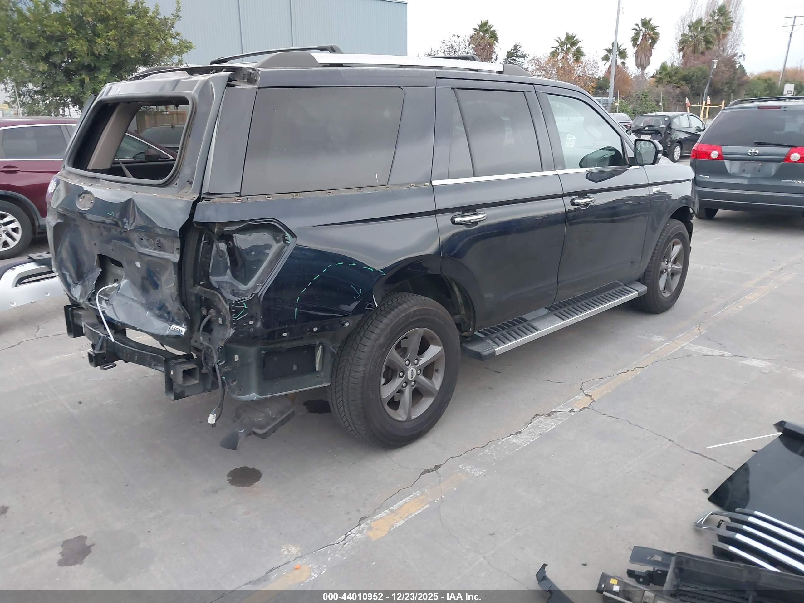 FORD EXPEDITION image 4