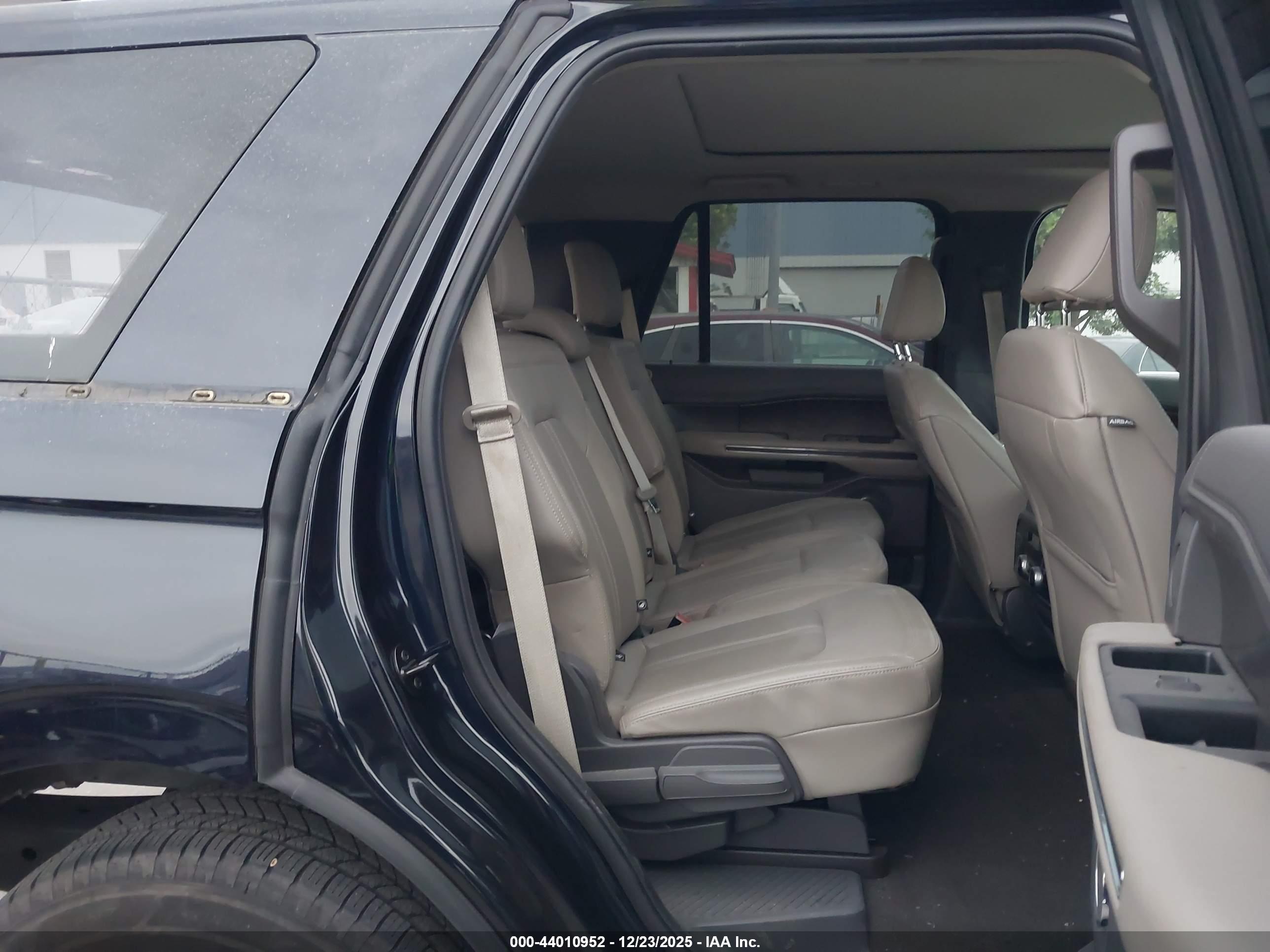 FORD EXPEDITION image 8