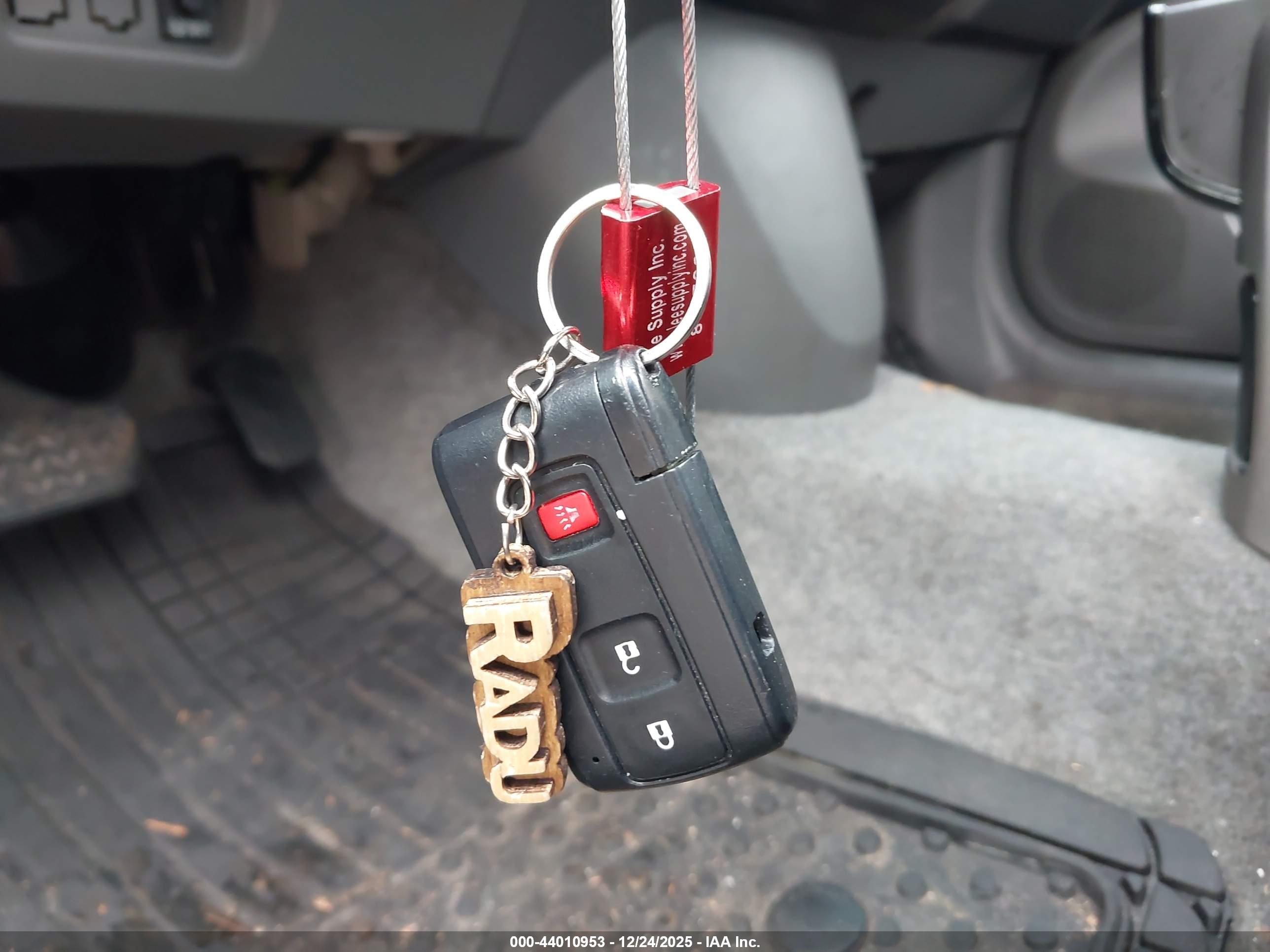 TOYOTA PRIUS image 11