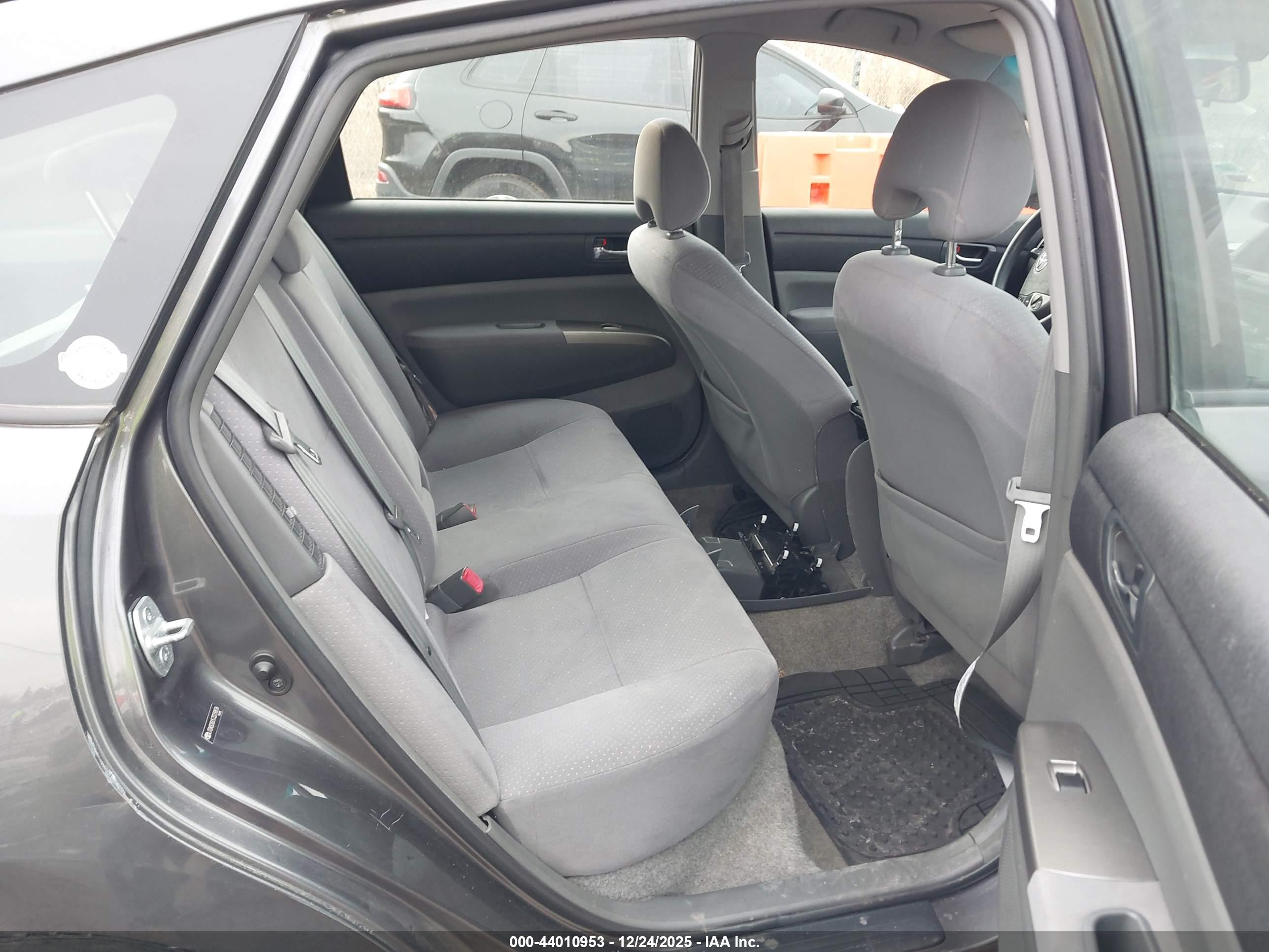 TOYOTA PRIUS image 8