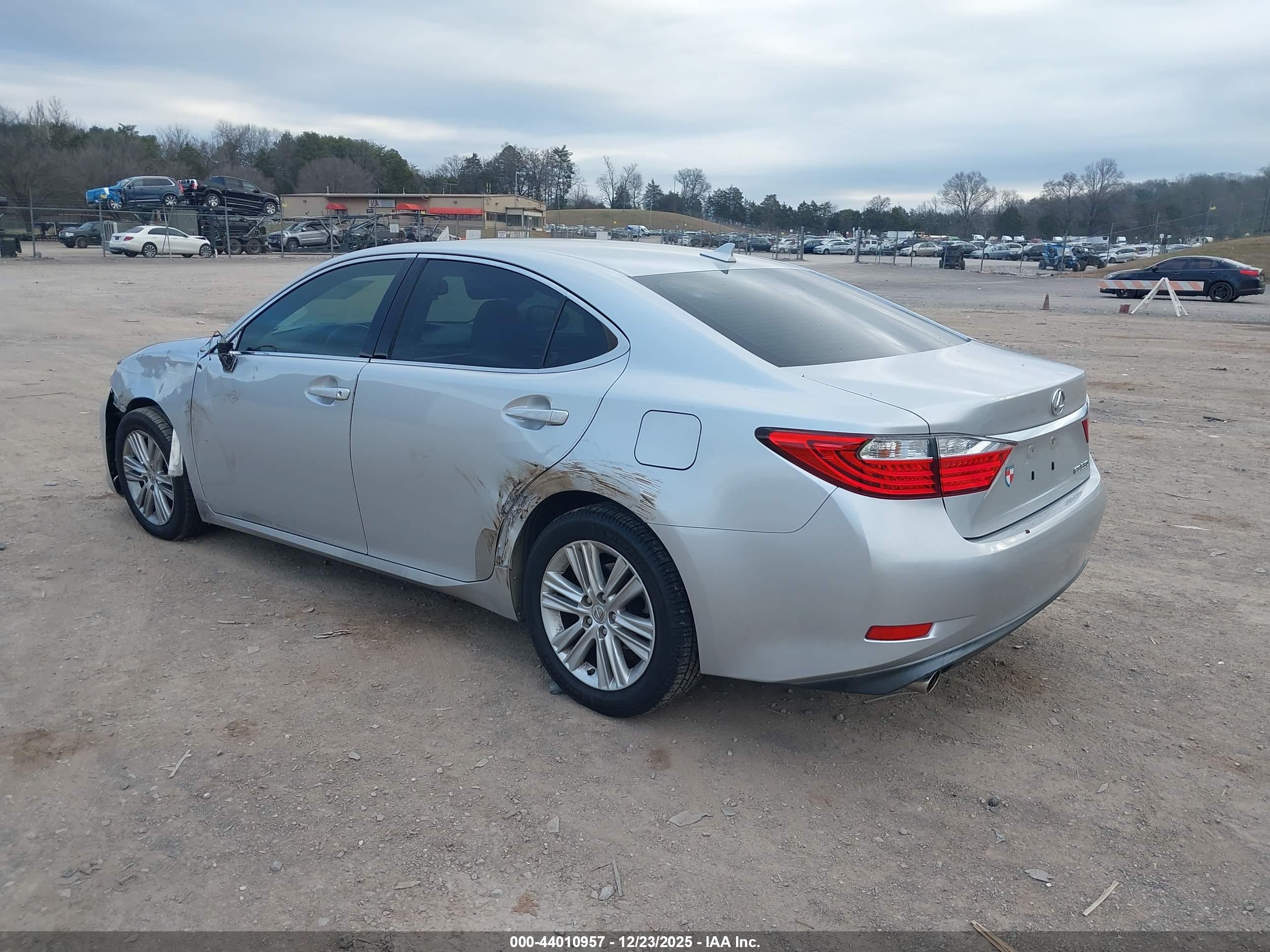 LEXUS ES image 3