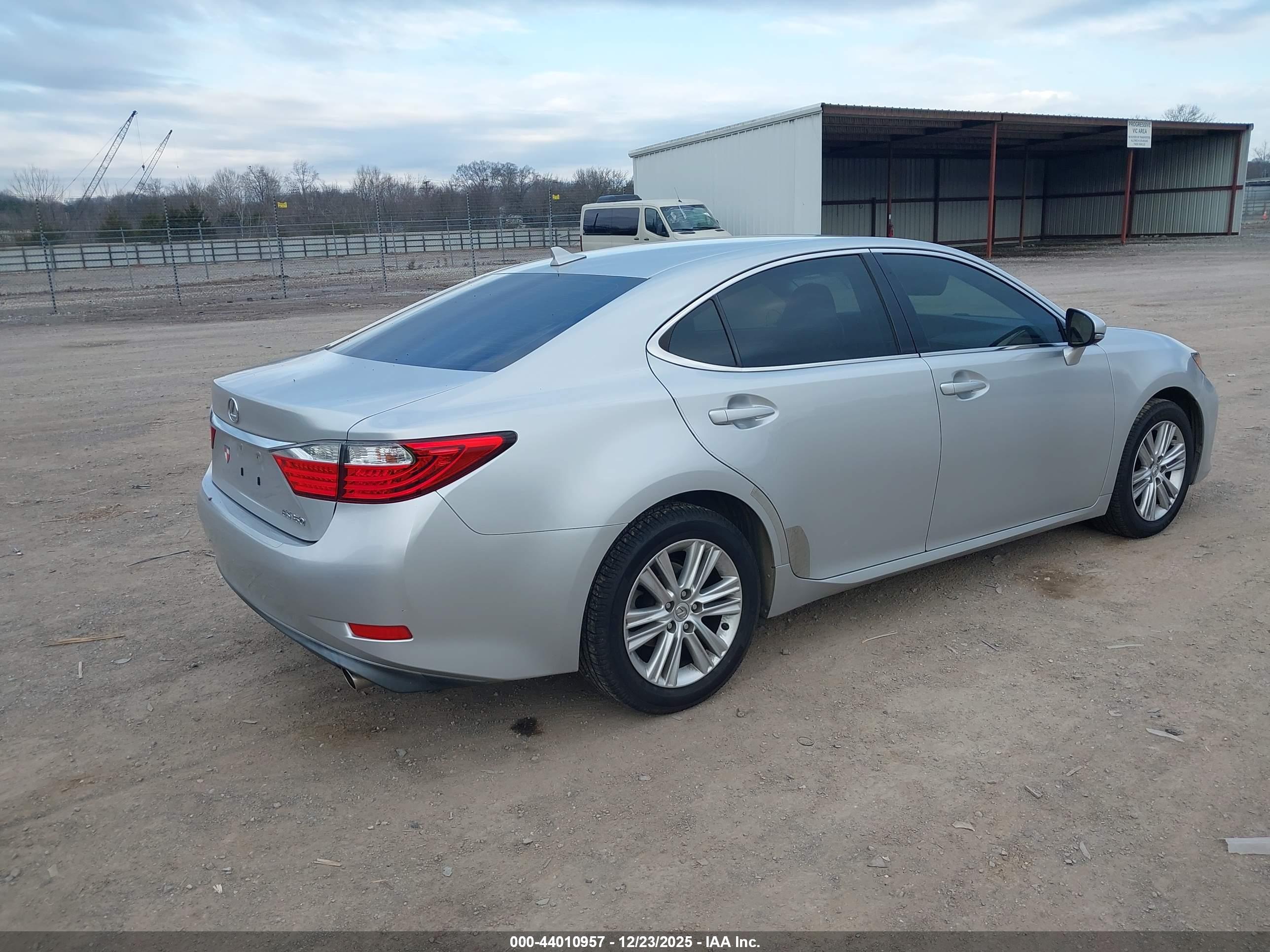 LEXUS ES image 4