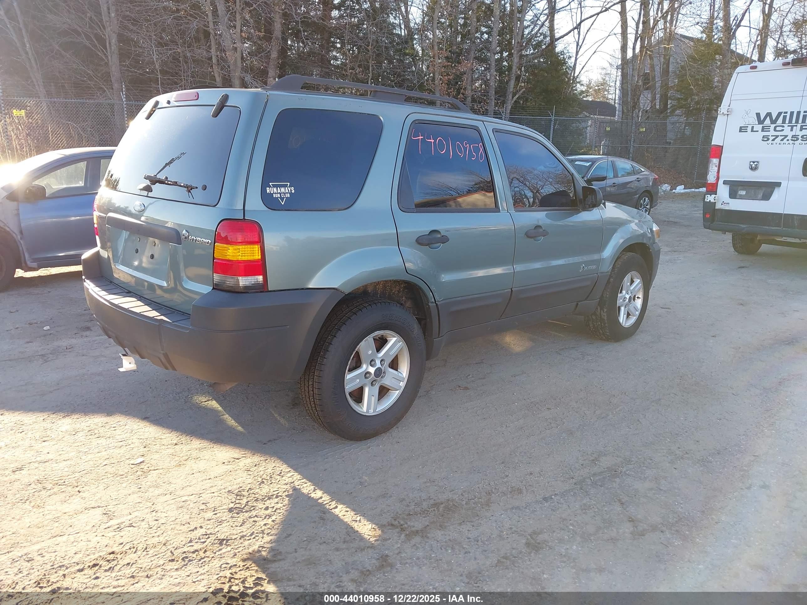 FORD ESCAPE image 4