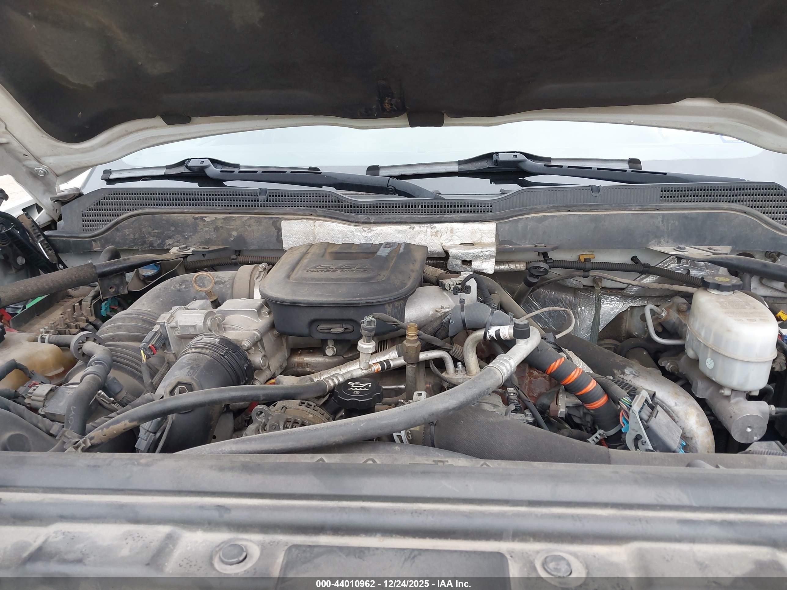 CHEVROLET SILVERADO image 10