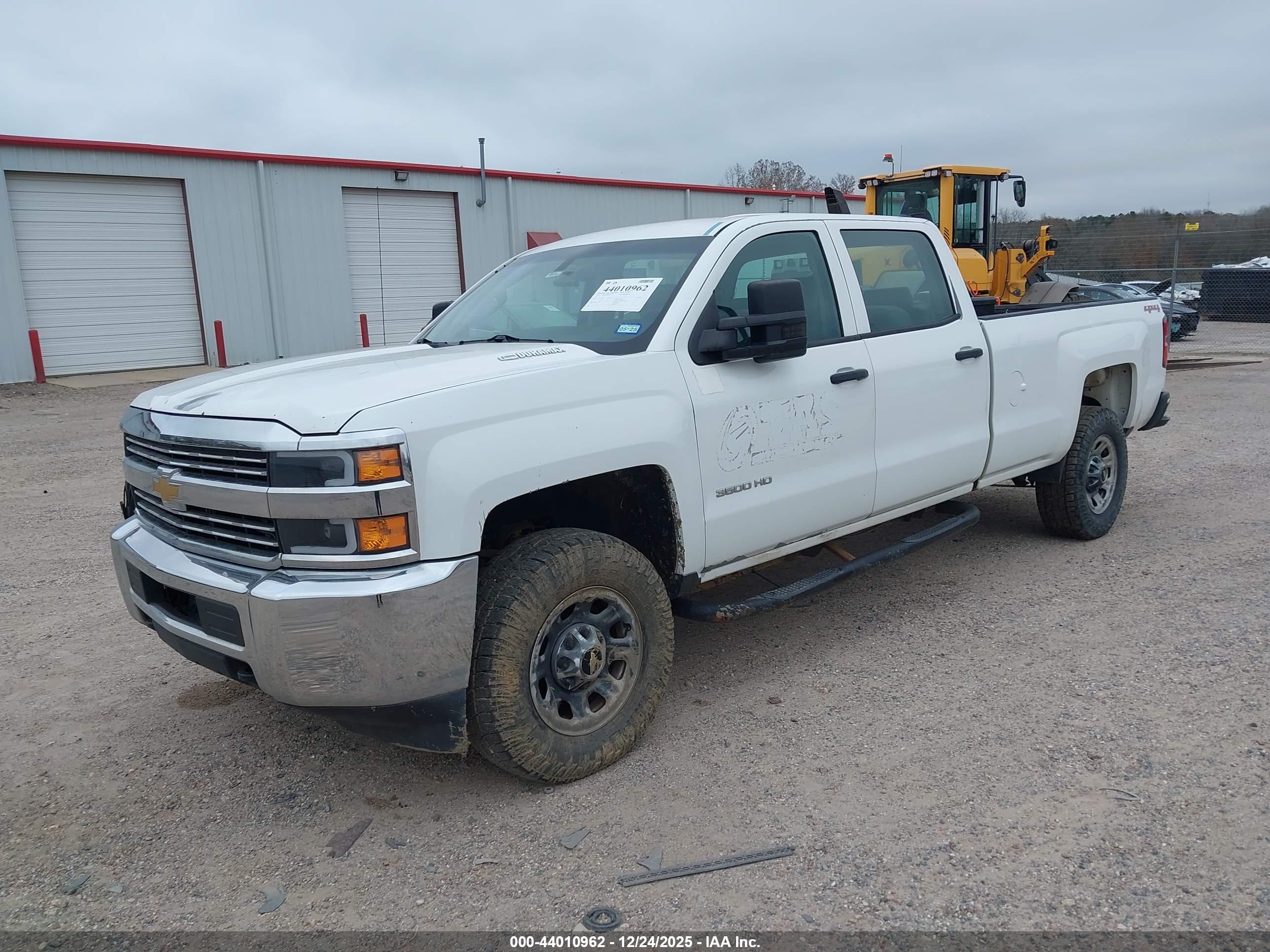 CHEVROLET SILVERADO image 2