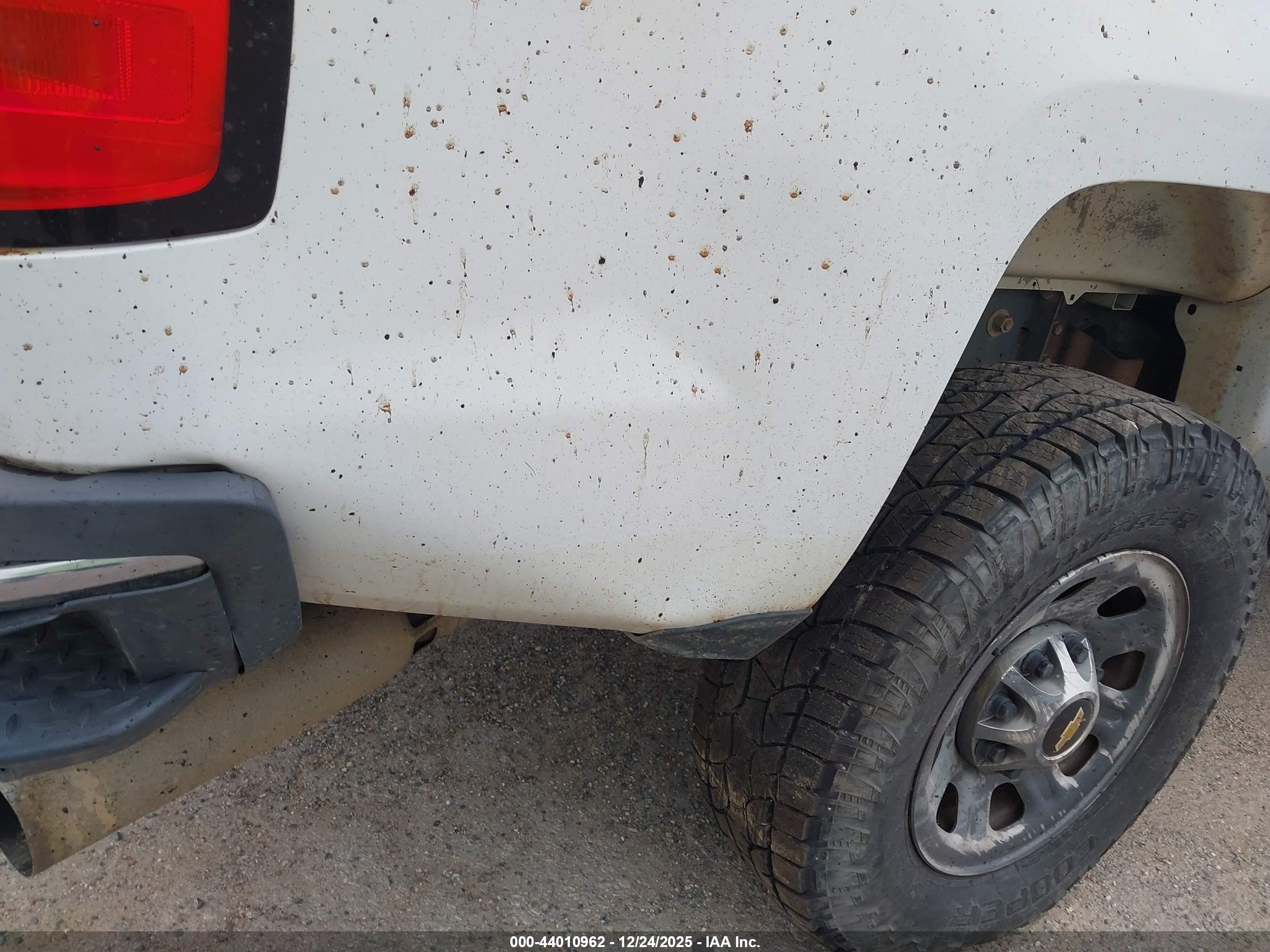 CHEVROLET SILVERADO image 6