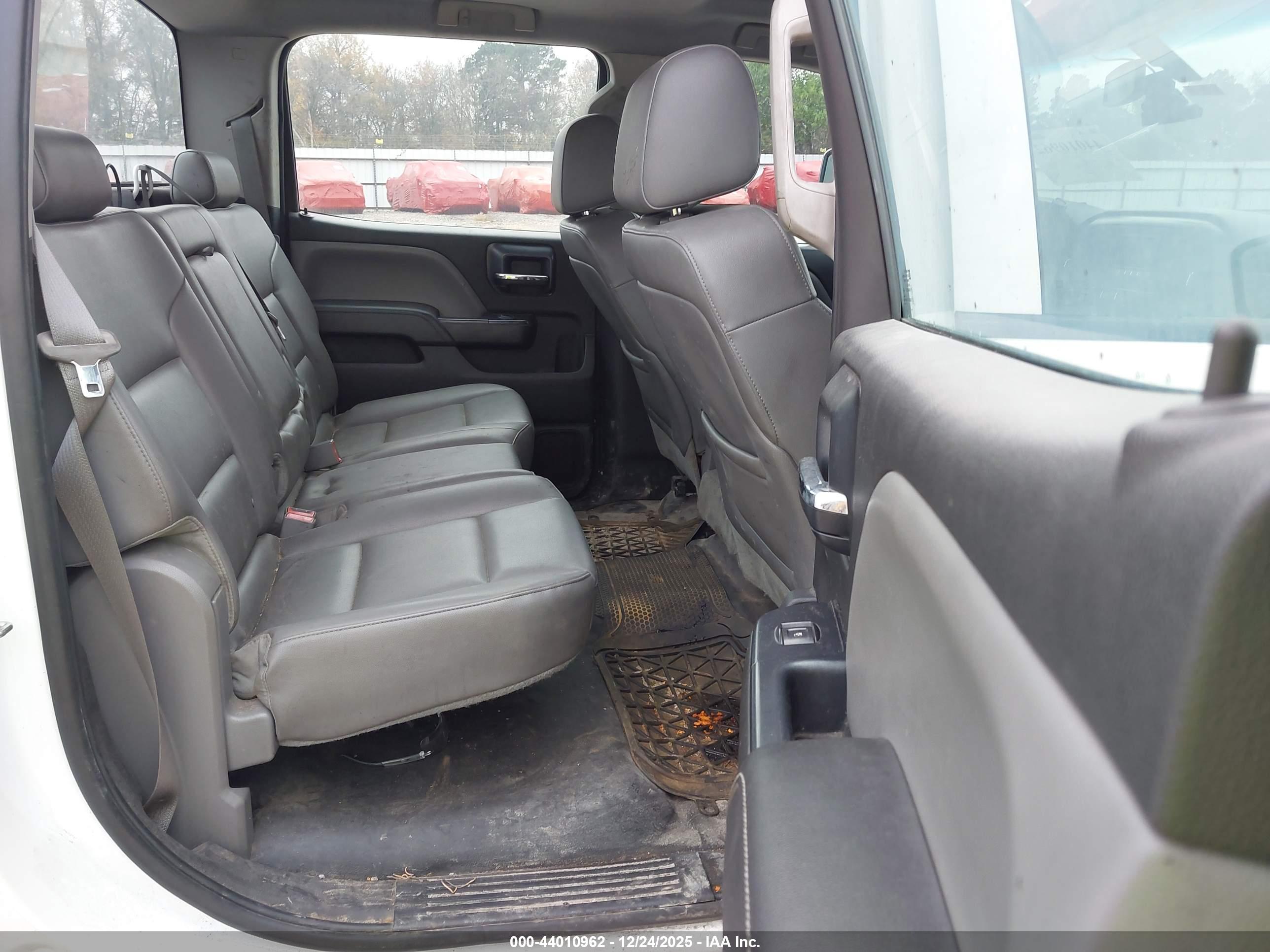 CHEVROLET SILVERADO image 8