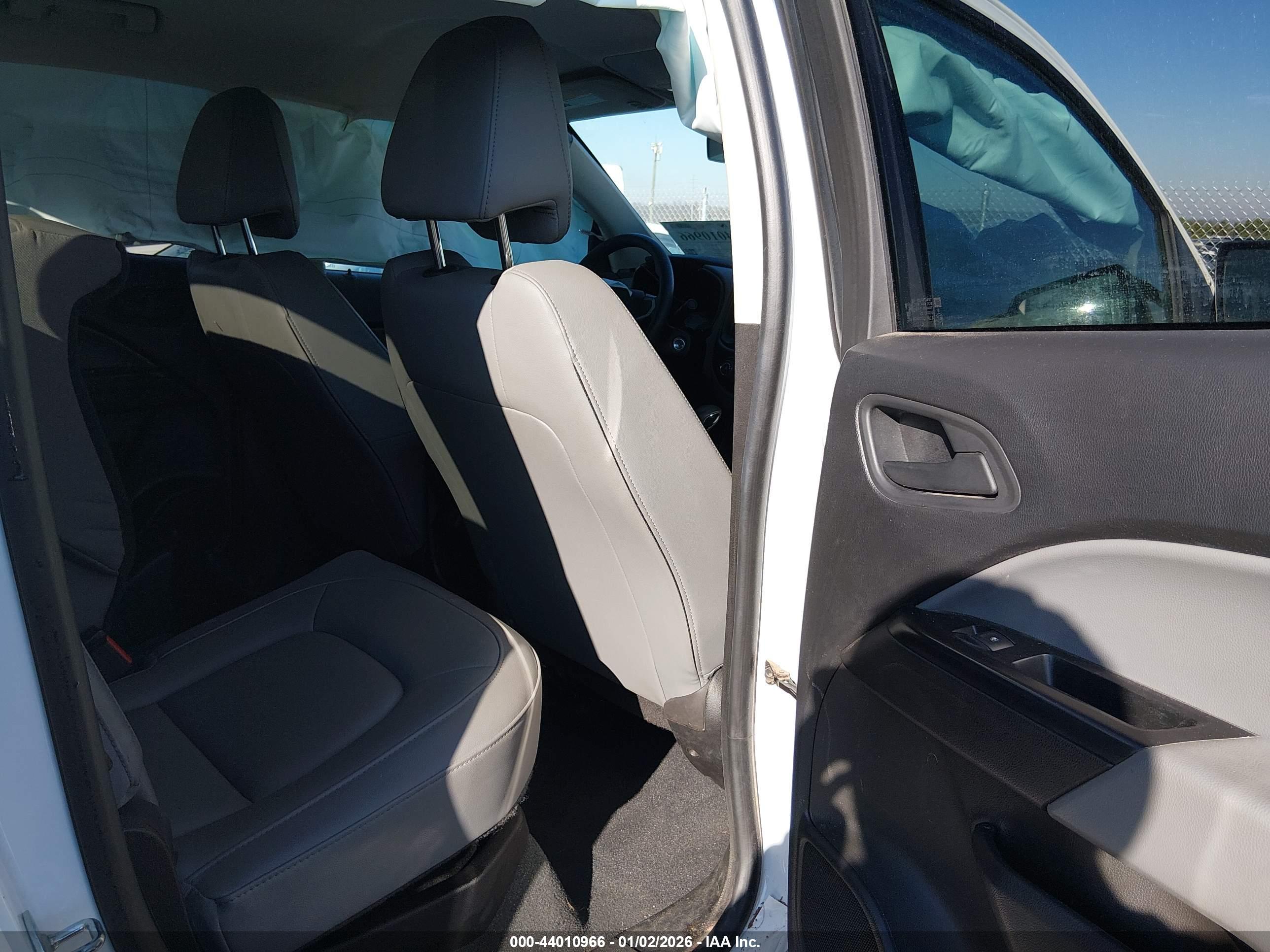 CHEVROLET COLORADO image 8