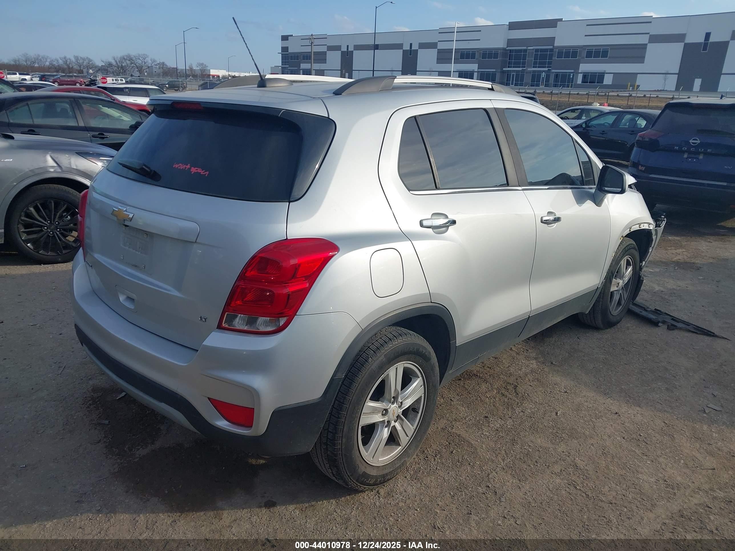 CHEVROLET TRAX image 4