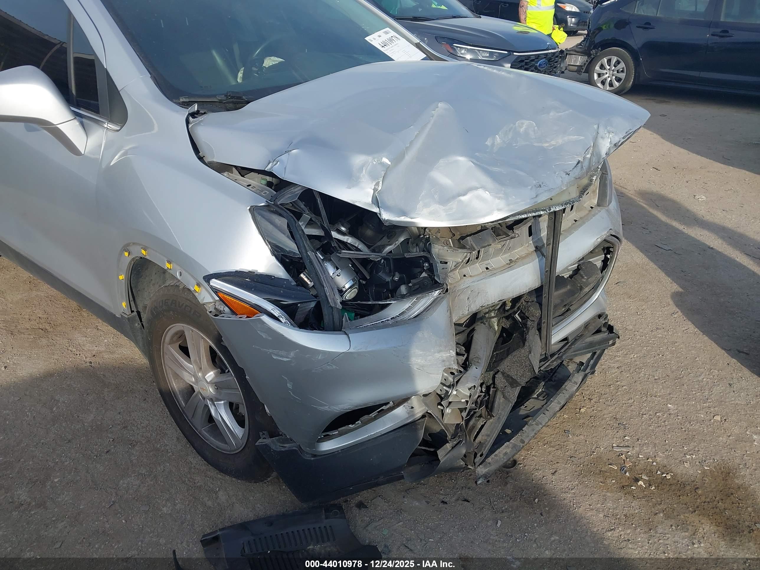 CHEVROLET TRAX image 6