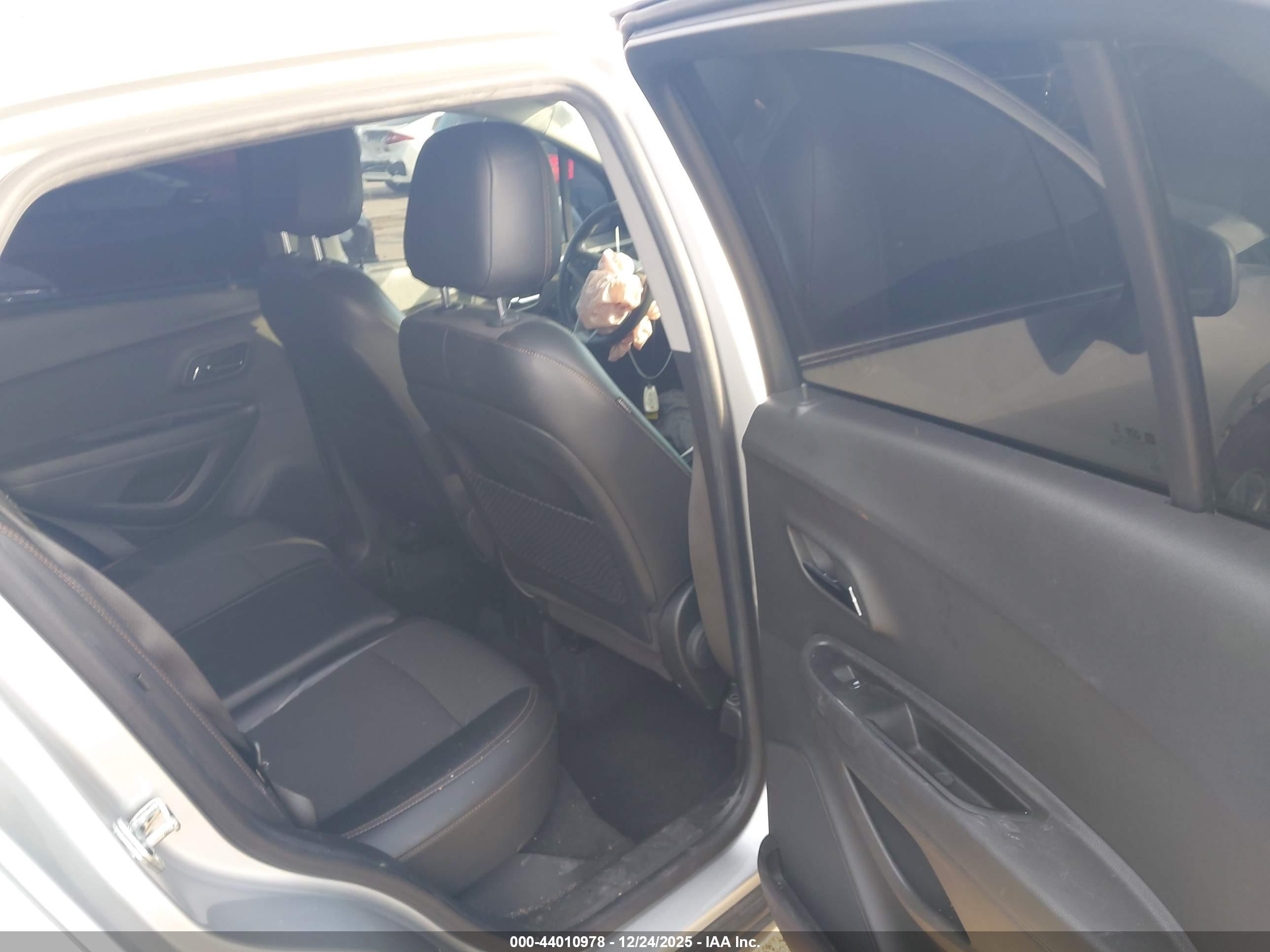 CHEVROLET TRAX image 8