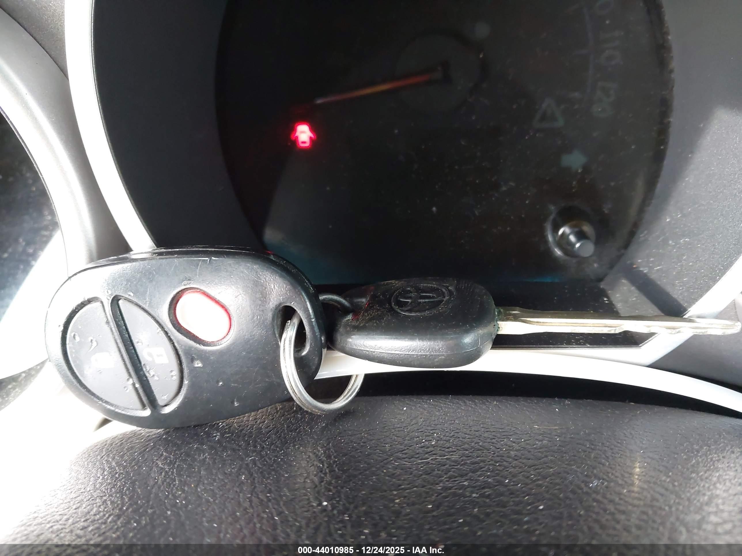 TOYOTA TUNDRA image 11