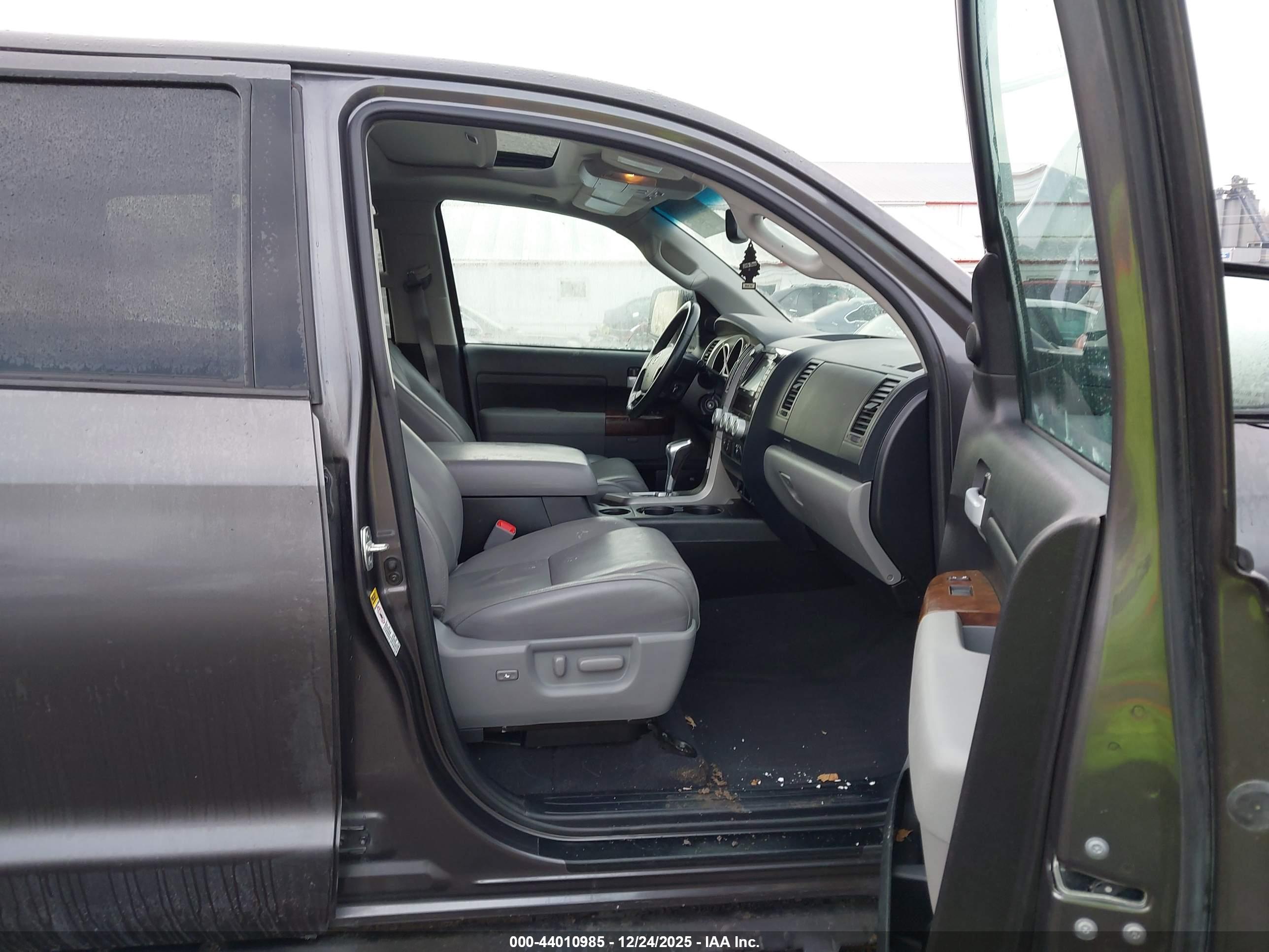 TOYOTA TUNDRA image 5