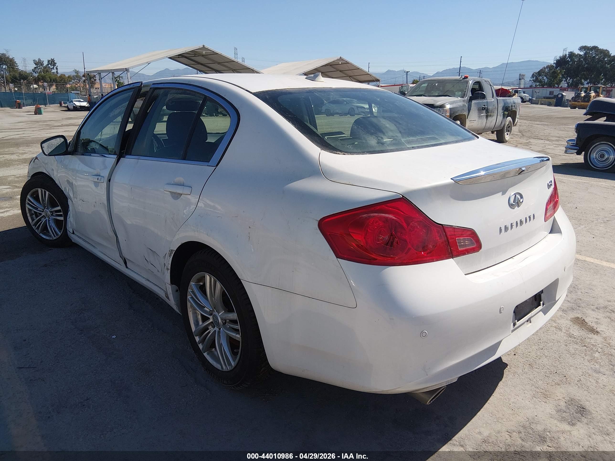 INFINITI G37 image 3