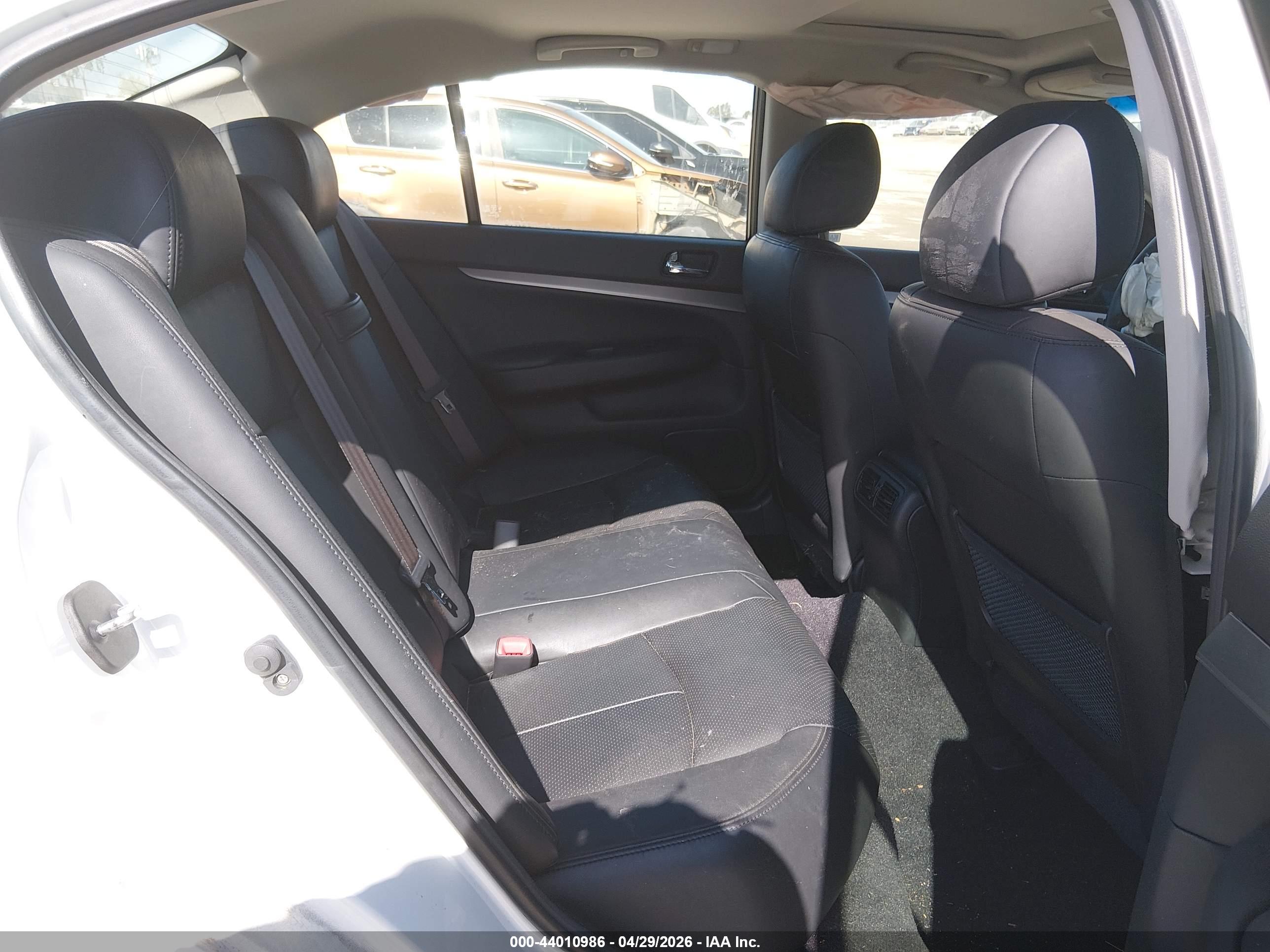 INFINITI G37 image 8