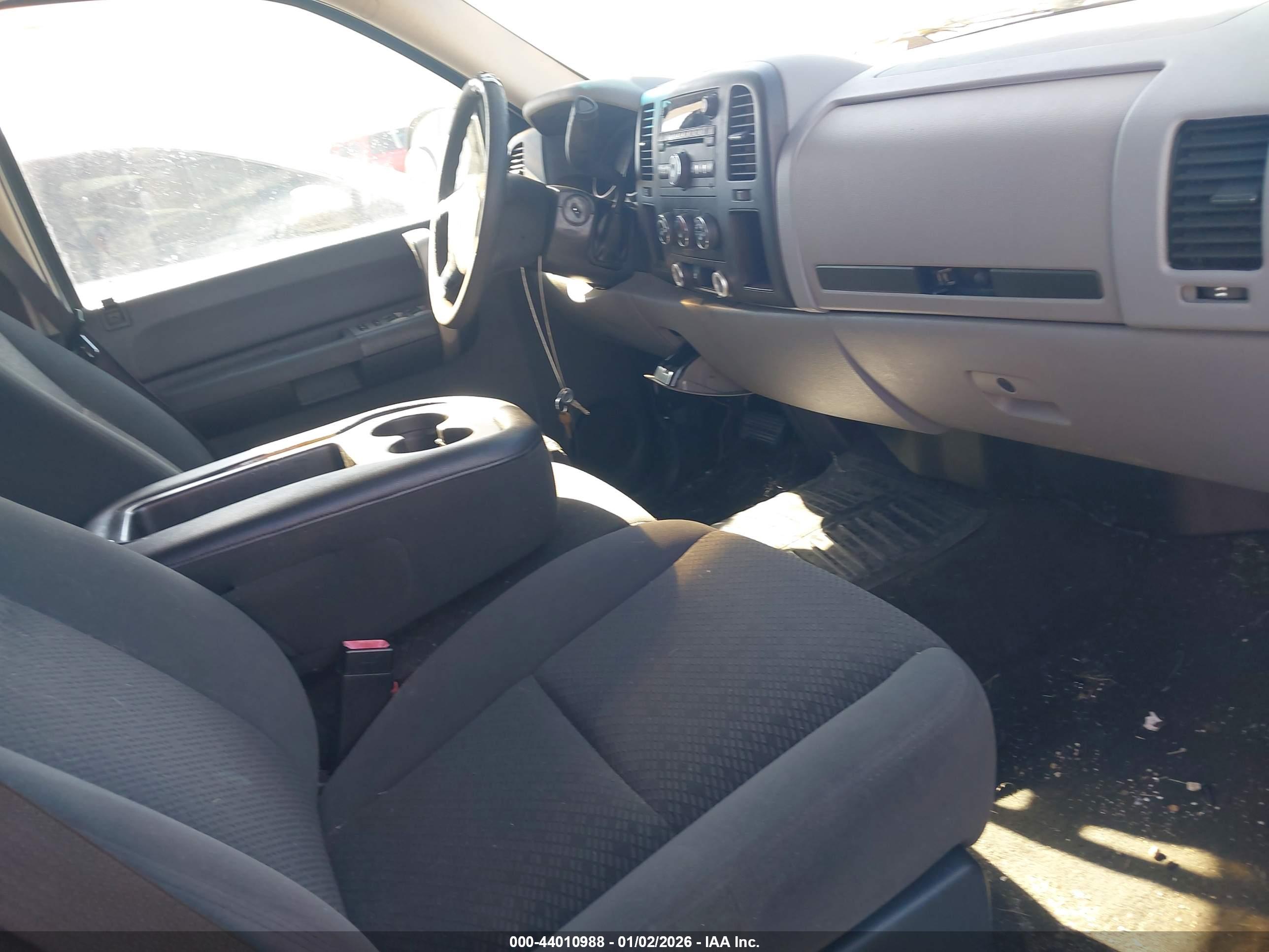 CHEVROLET SILVERADO image 5