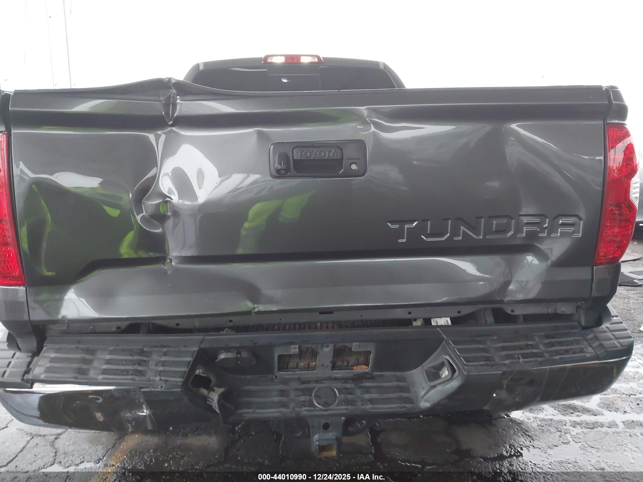 TOYOTA TUNDRA image 6
