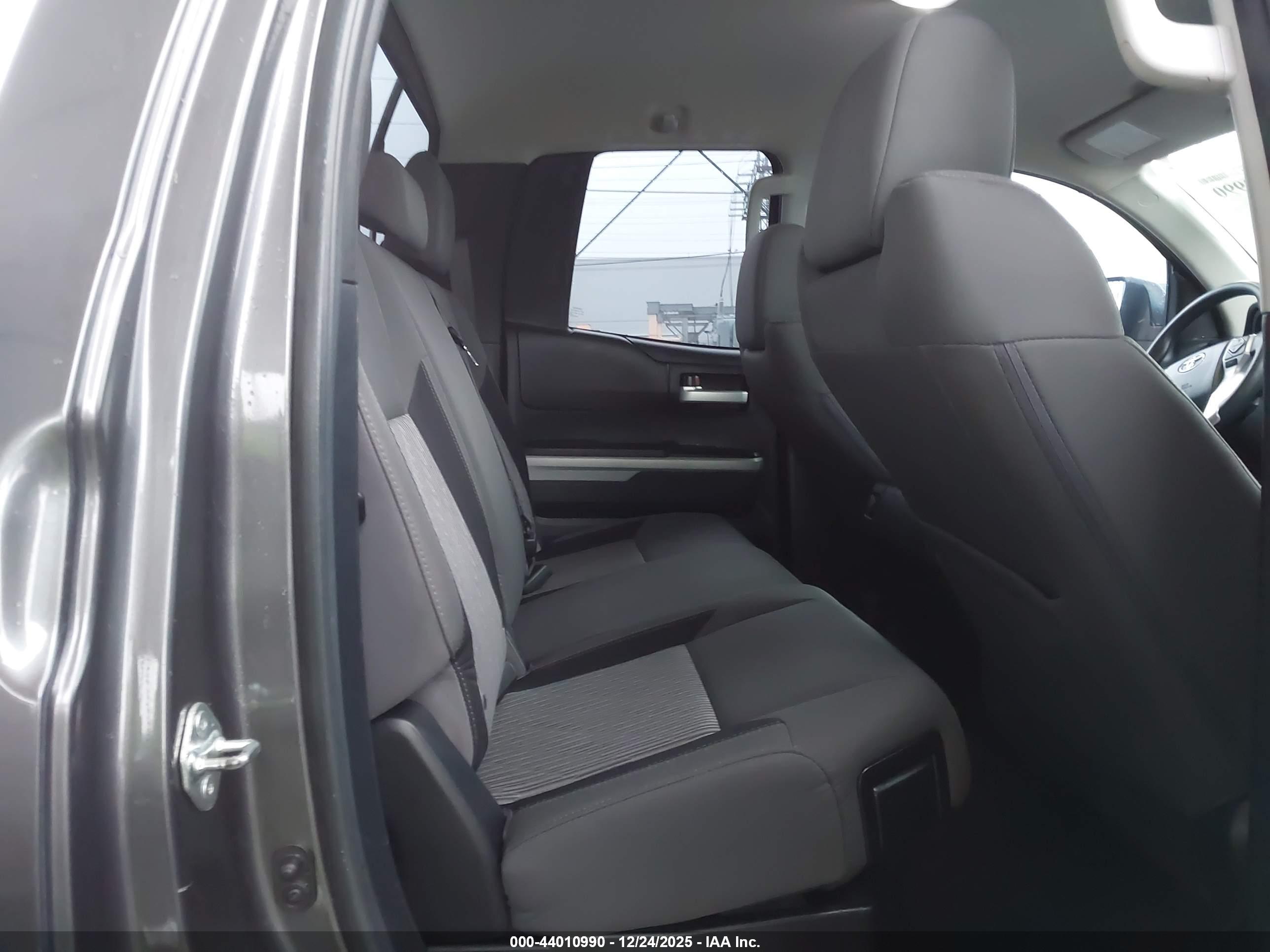TOYOTA TUNDRA image 8