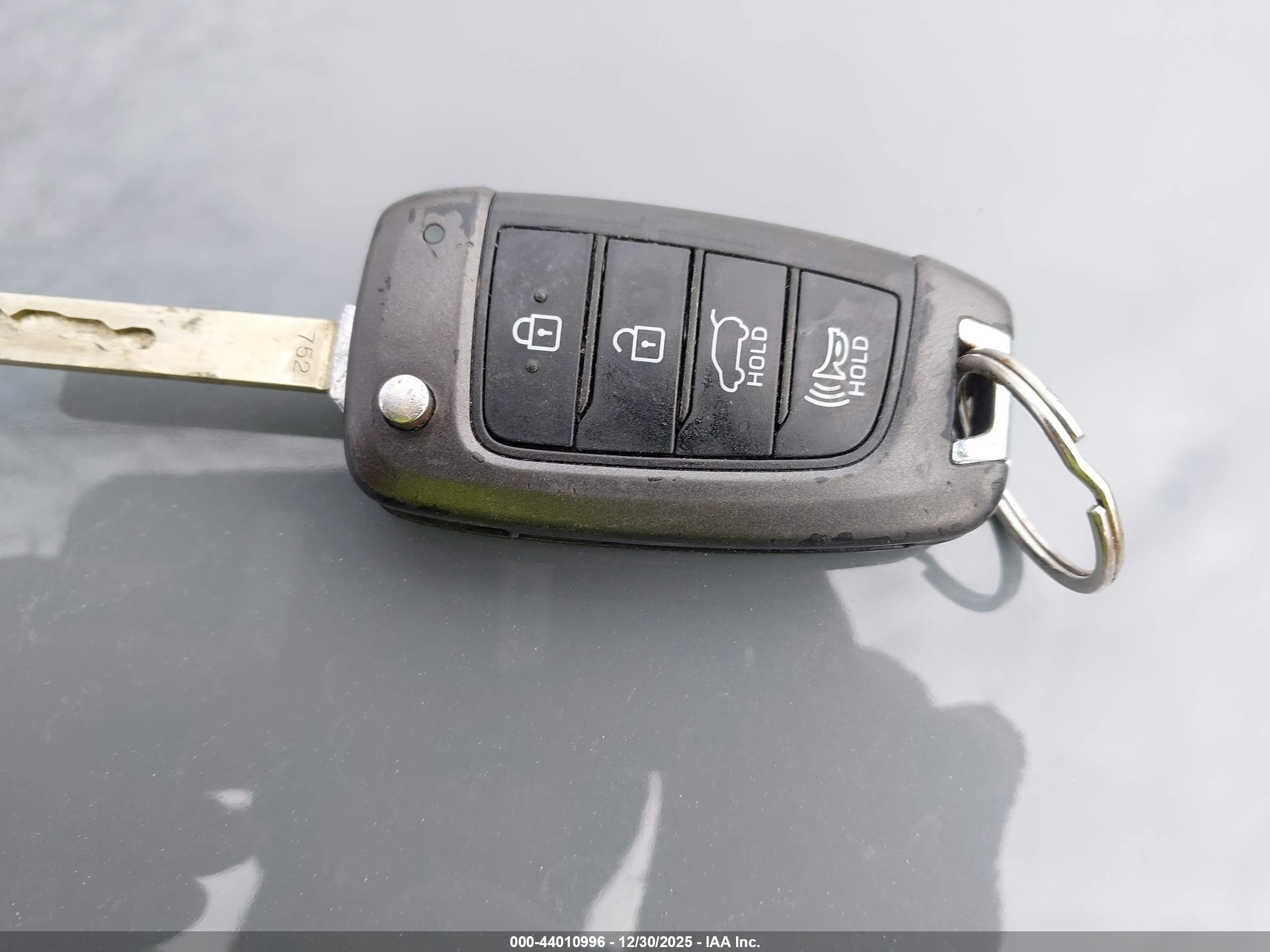 HYUNDAI SANTA image 11