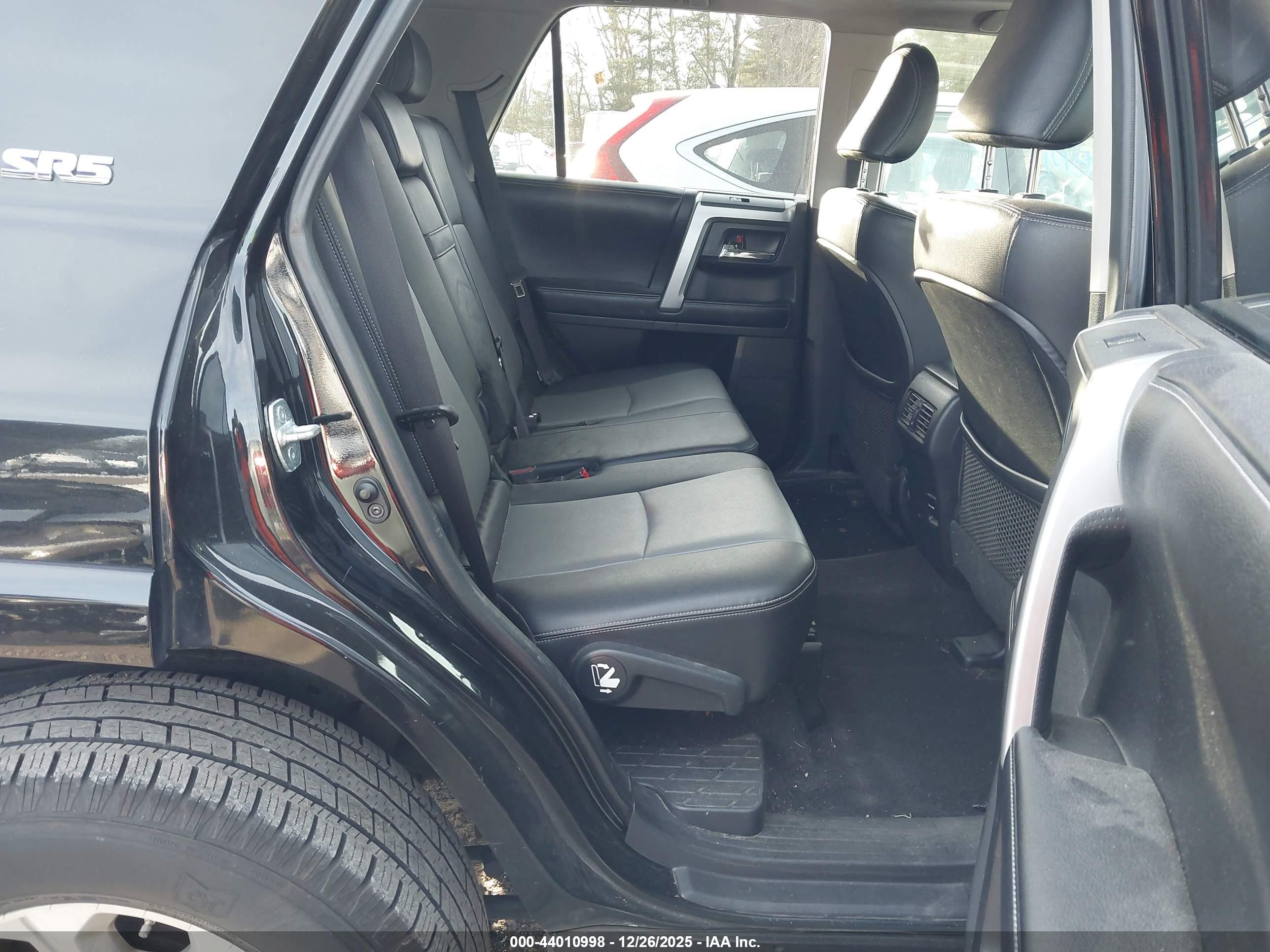 TOYOTA 4RUNNER image 8