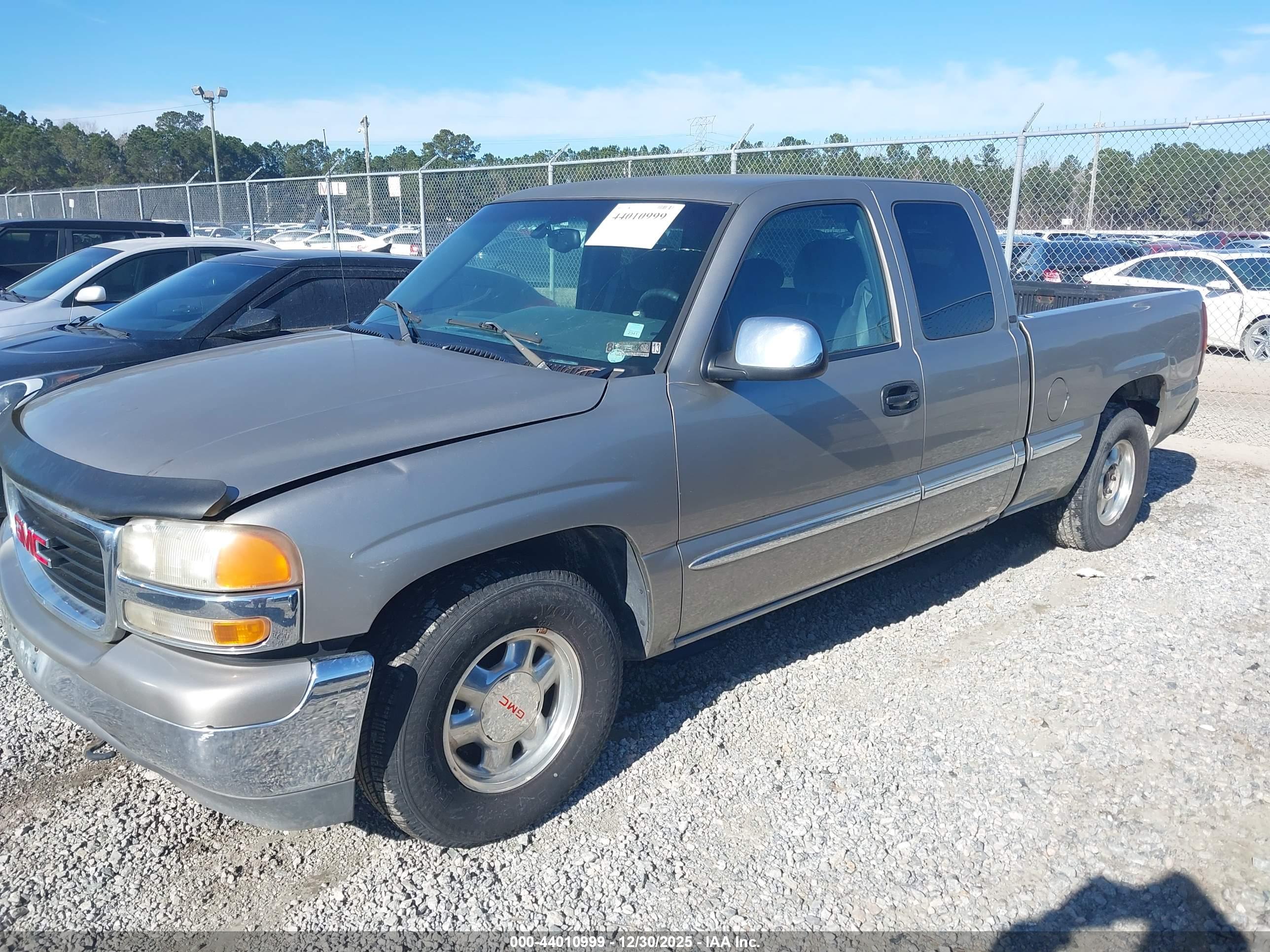 GMC SIERRA image 2