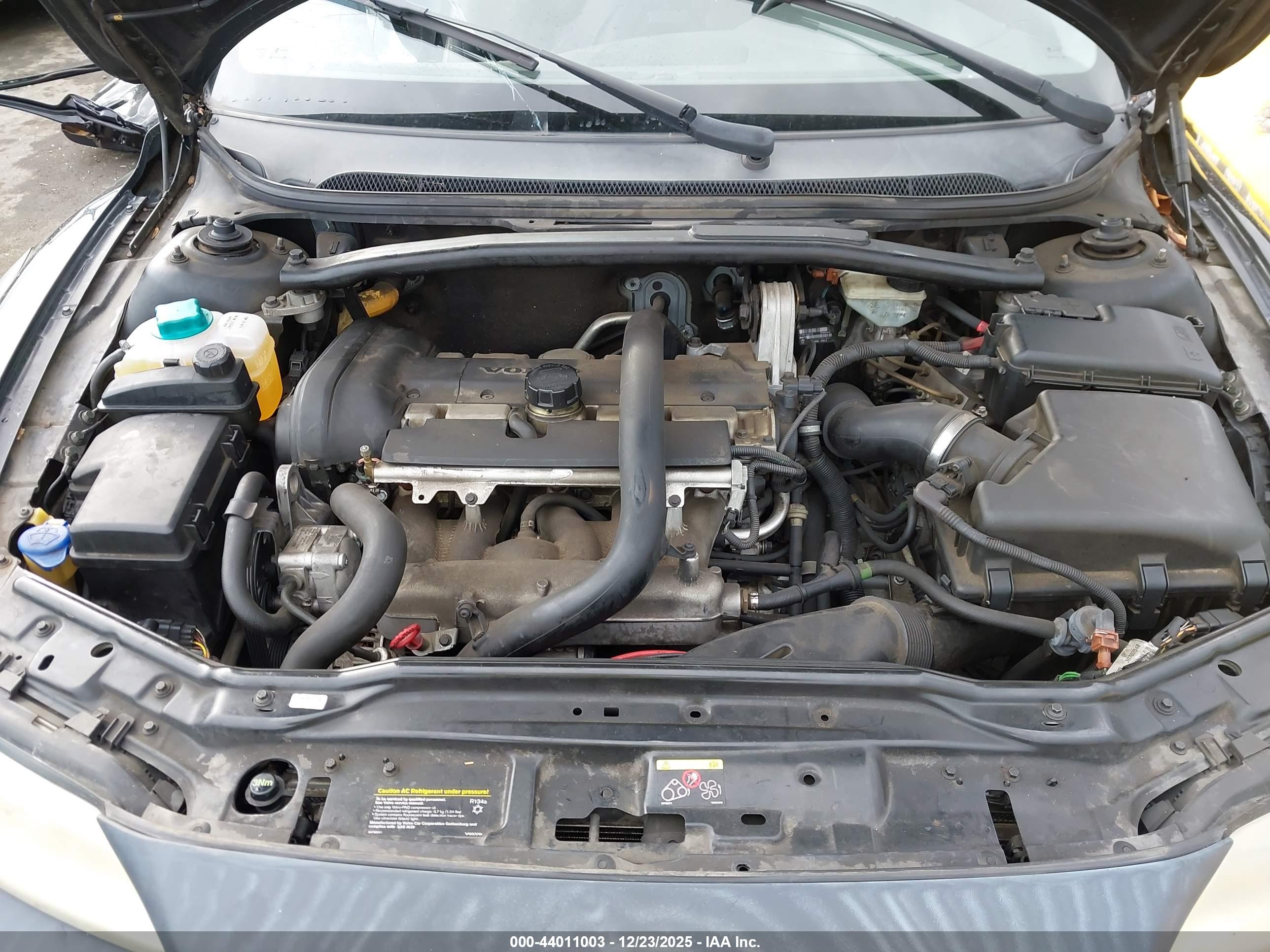 VOLVO XC70 image 10