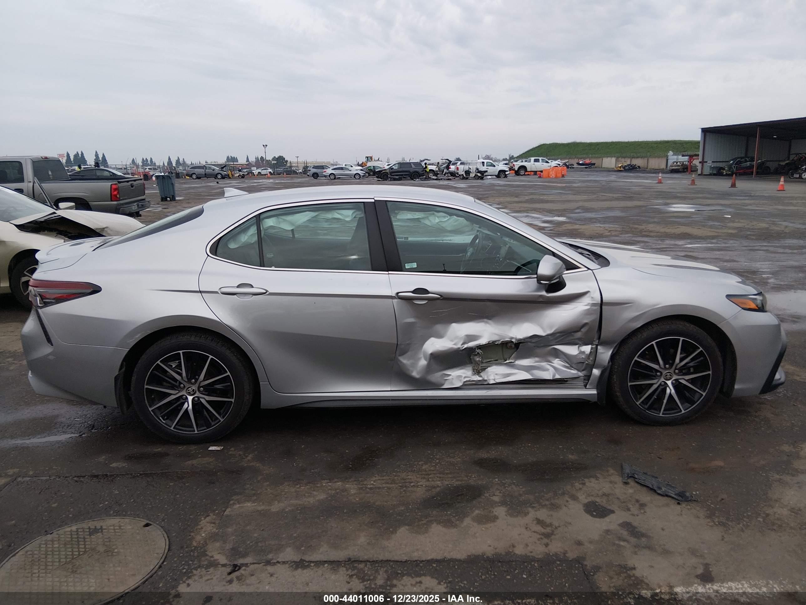 TOYOTA CAMRY image 6