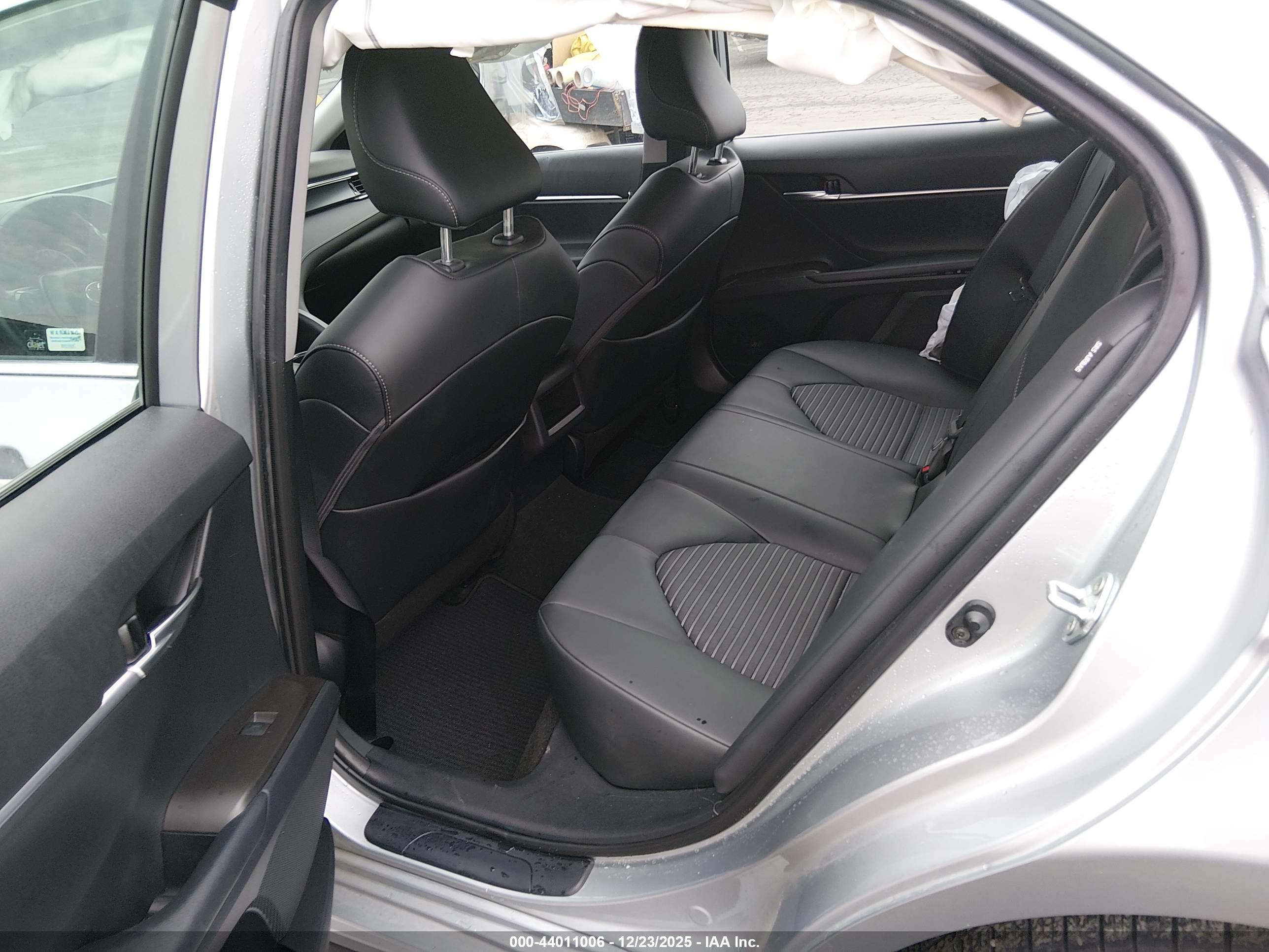TOYOTA CAMRY image 8