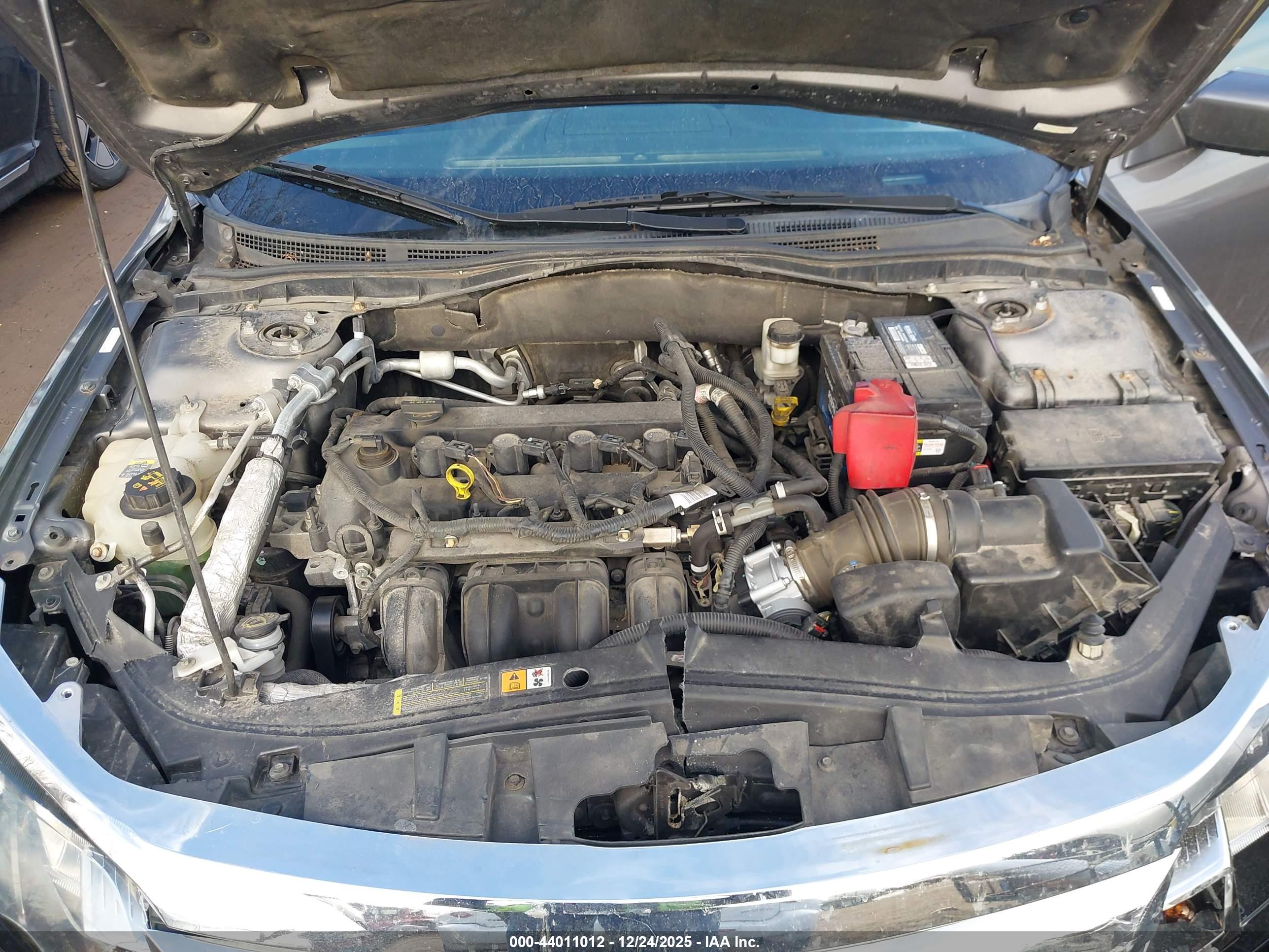 FORD FUSION image 10