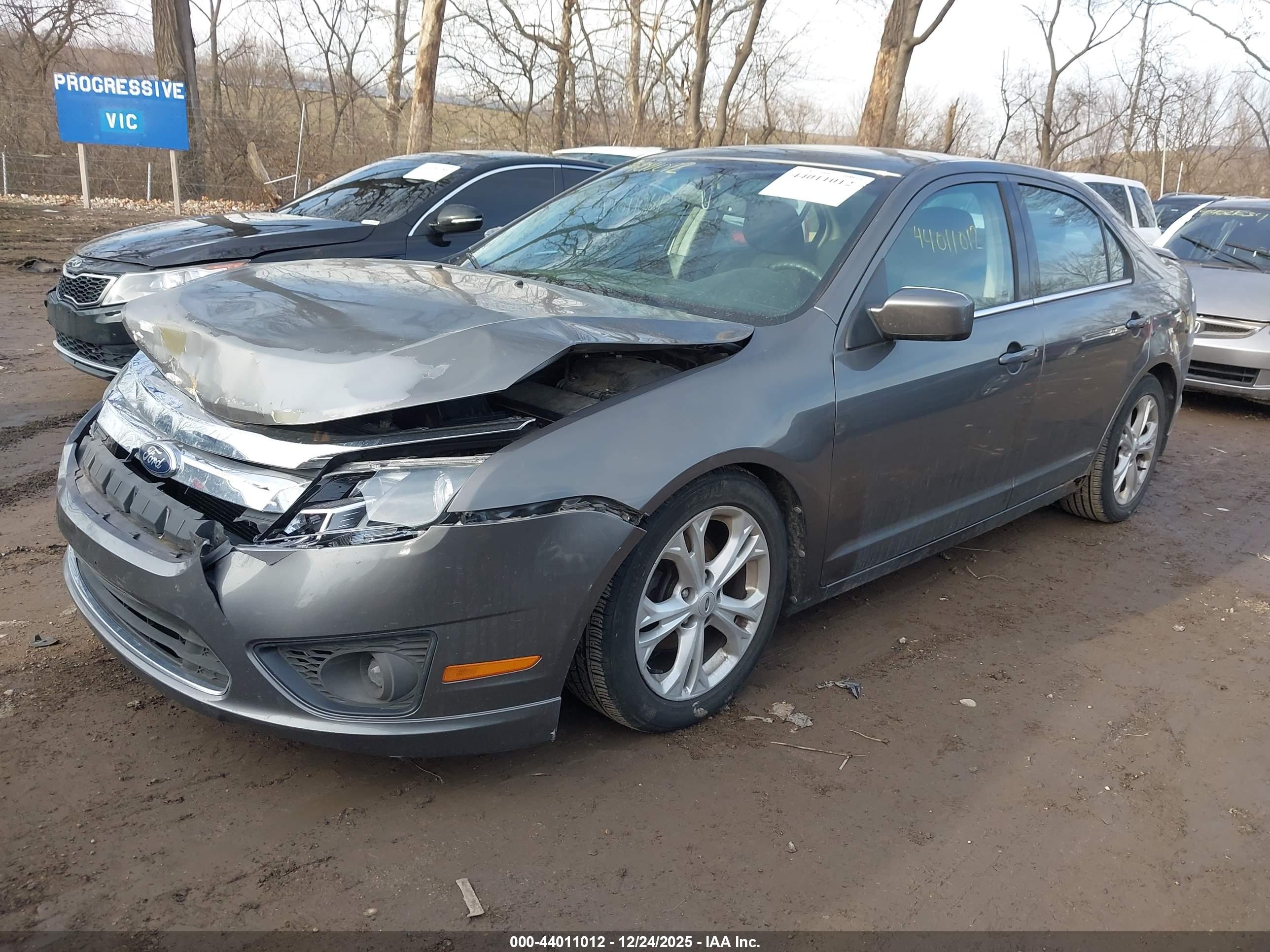 FORD FUSION image 2